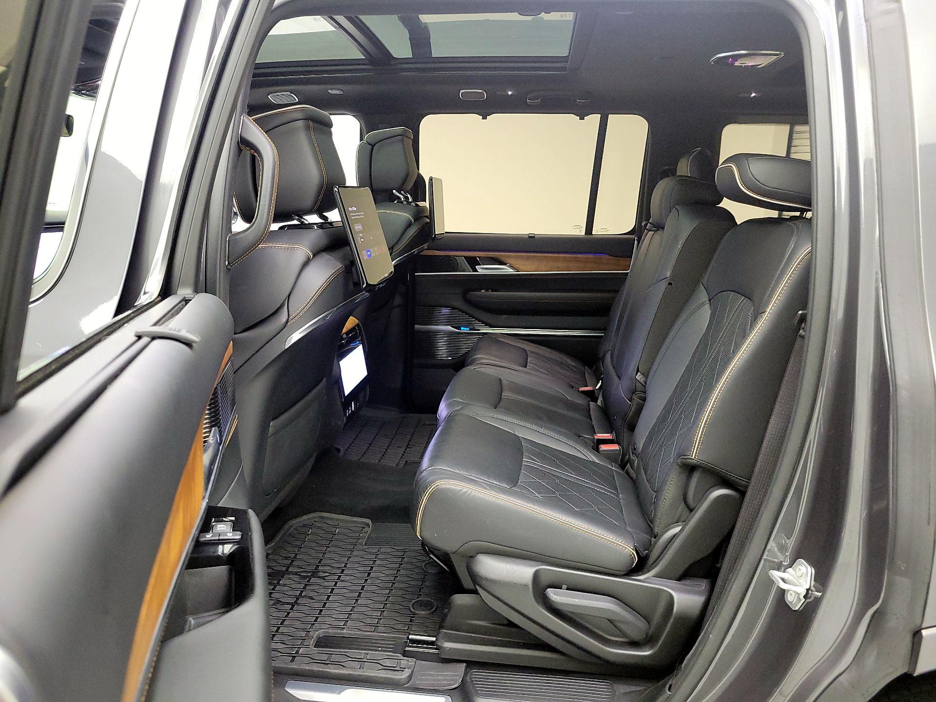 Thumbnail: 2024 Jeep Grand Wagoneer - 19
