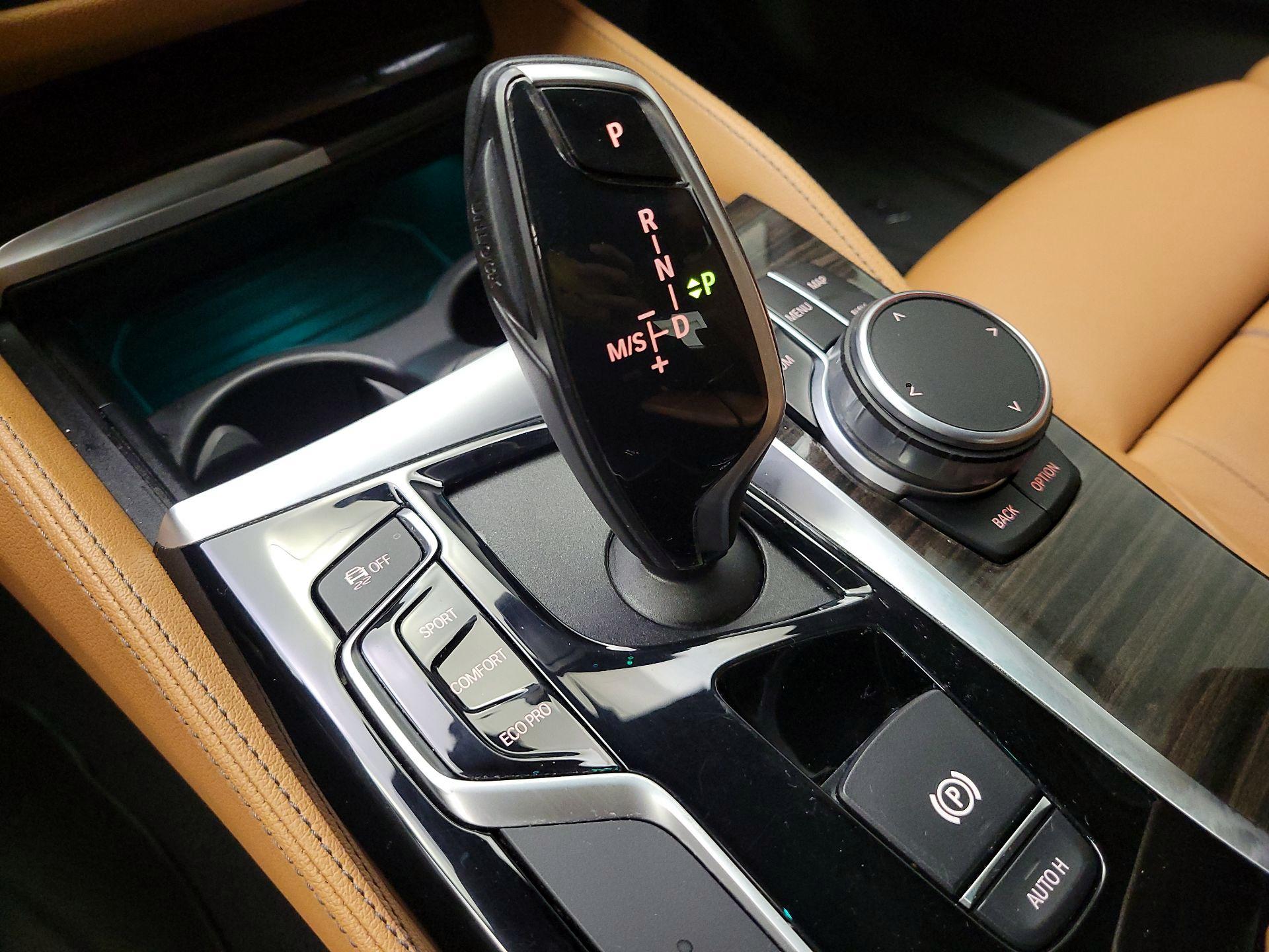 Thumbnail: 2020 BMW 5 Series - 16