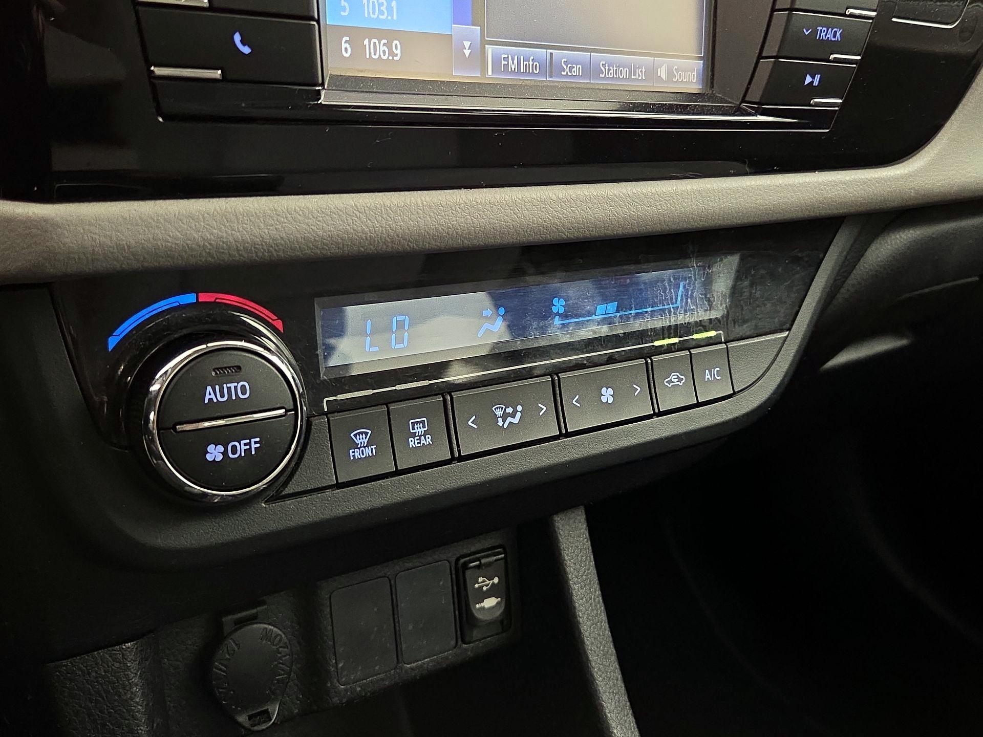 Thumbnail: 2016 Toyota Corolla - 16