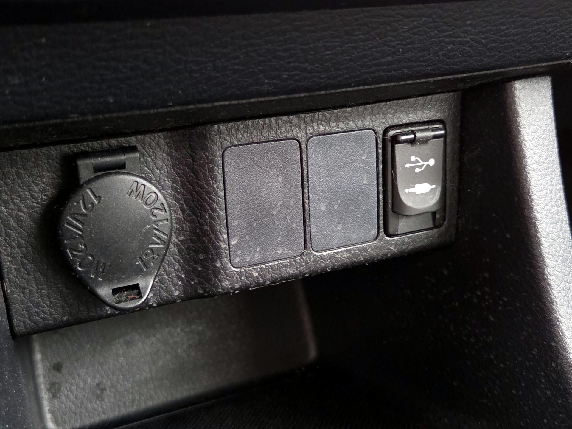 Thumbnail: 2016 Toyota Corolla - 18