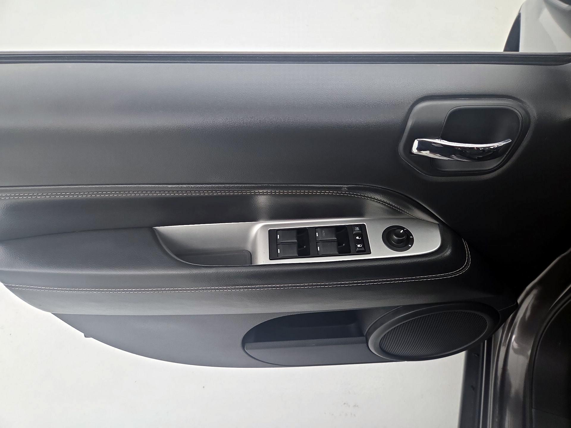 Thumbnail: 2014 Jeep Compass - 12