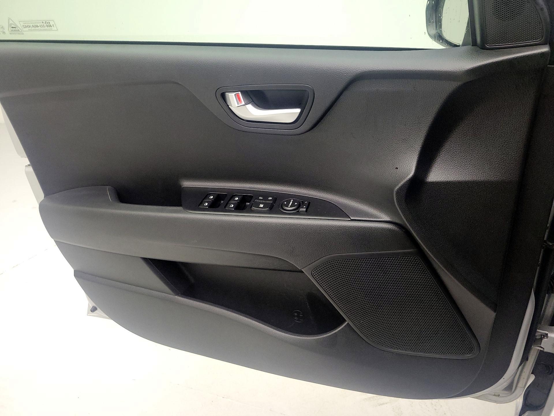 Thumbnail: 2023 Kia Rio - 10