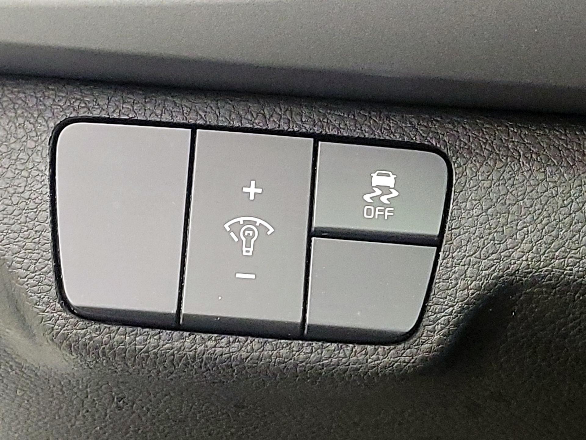 Thumbnail: 2023 Kia Rio - 11