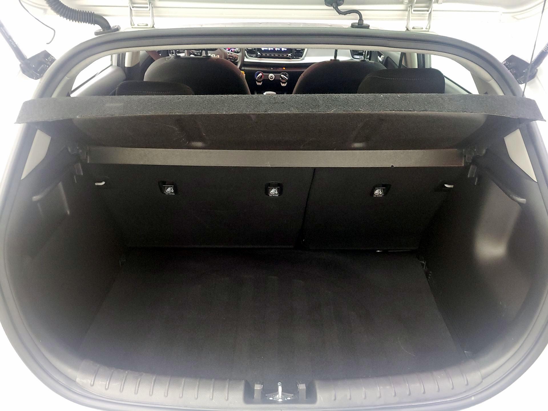 Thumbnail: 2023 Kia Rio - 18