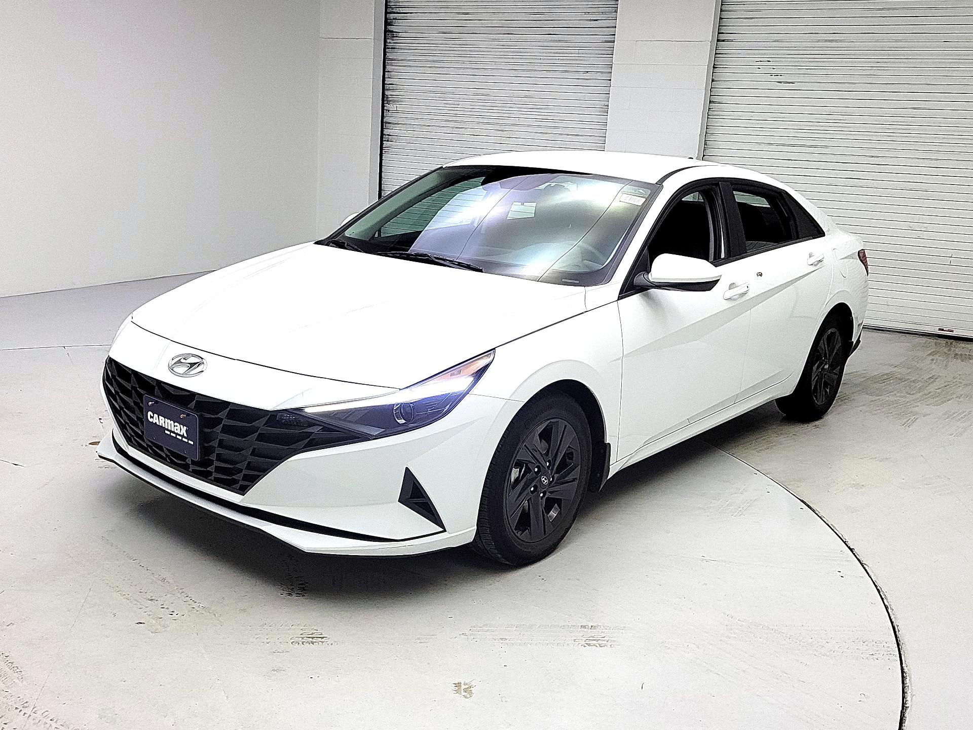 Thumbnail: 2022 Hyundai Elantra - 3