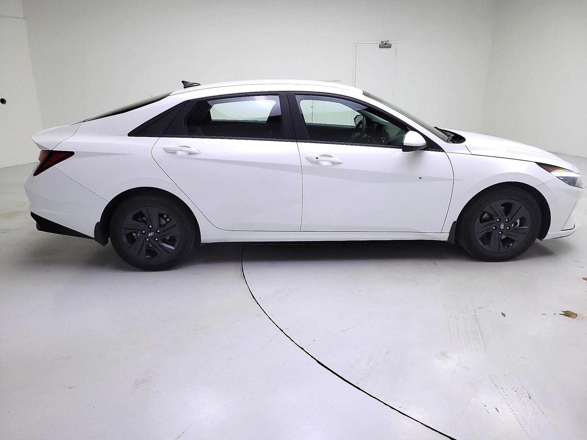 Thumbnail: 2022 Hyundai Elantra - 4