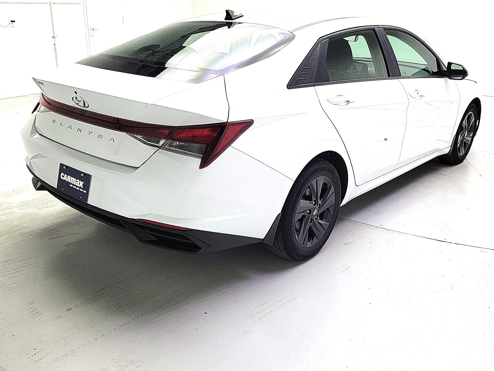 Thumbnail: 2022 Hyundai Elantra - 5