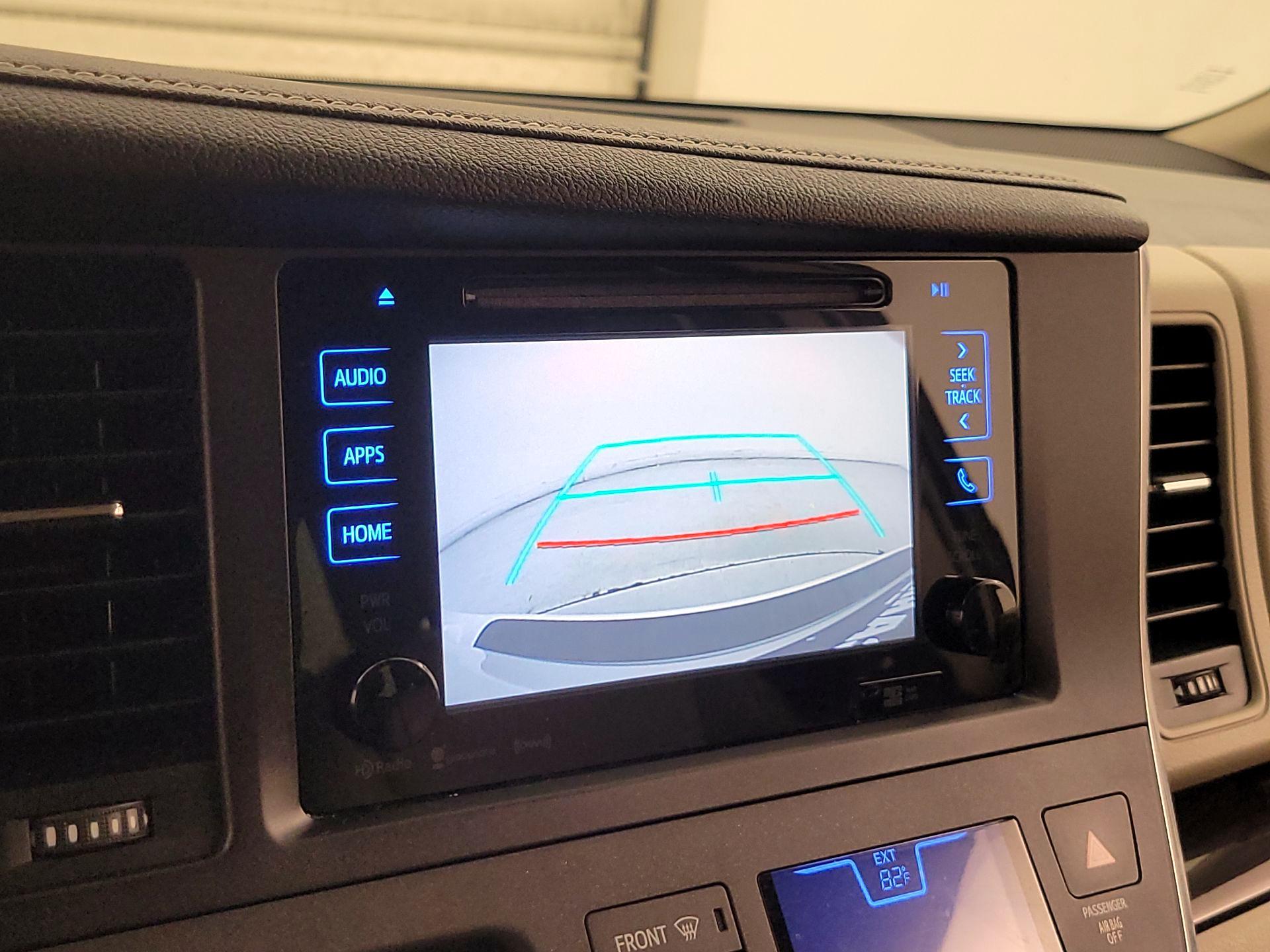 Thumbnail: 2017 Toyota Sienna - 14