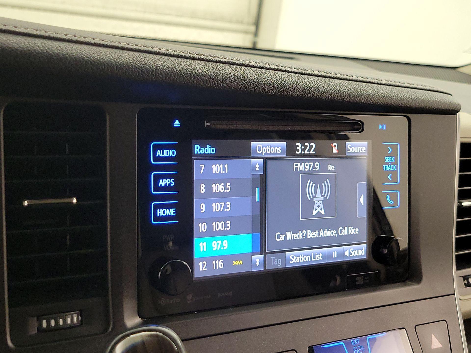 Thumbnail: 2017 Toyota Sienna - 15