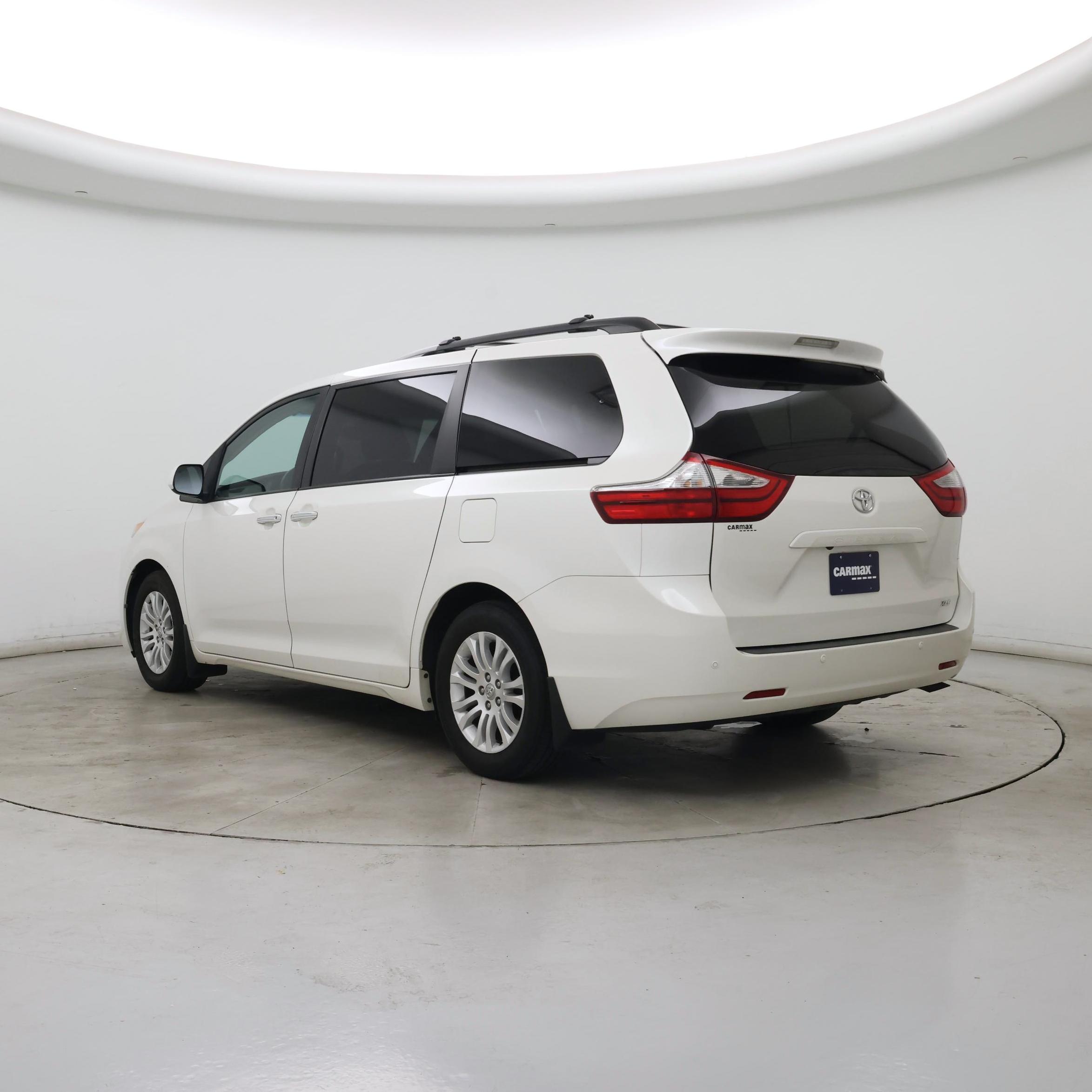 Thumbnail: 2017 Toyota Sienna - 2