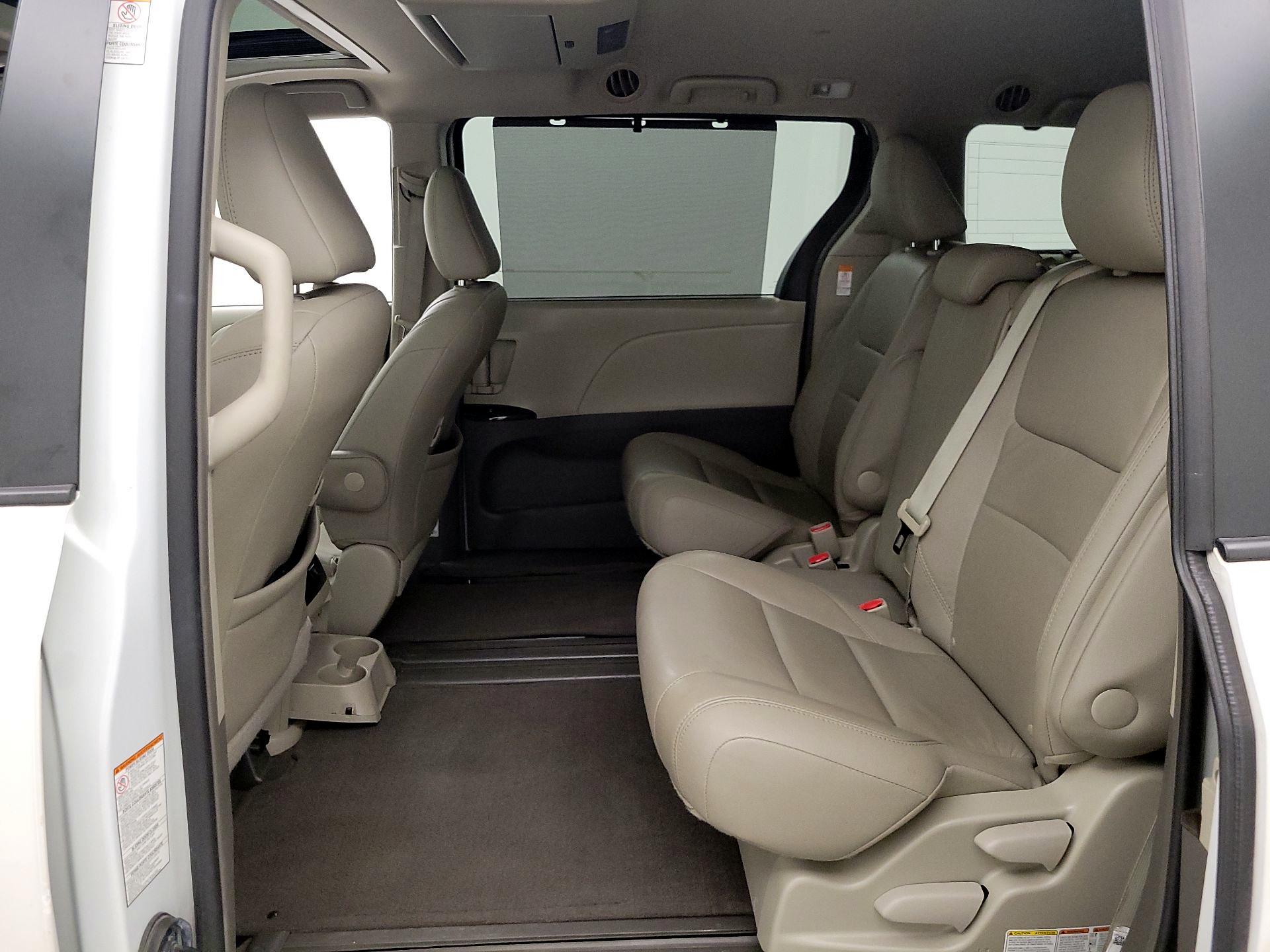 Thumbnail: 2017 Toyota Sienna - 20