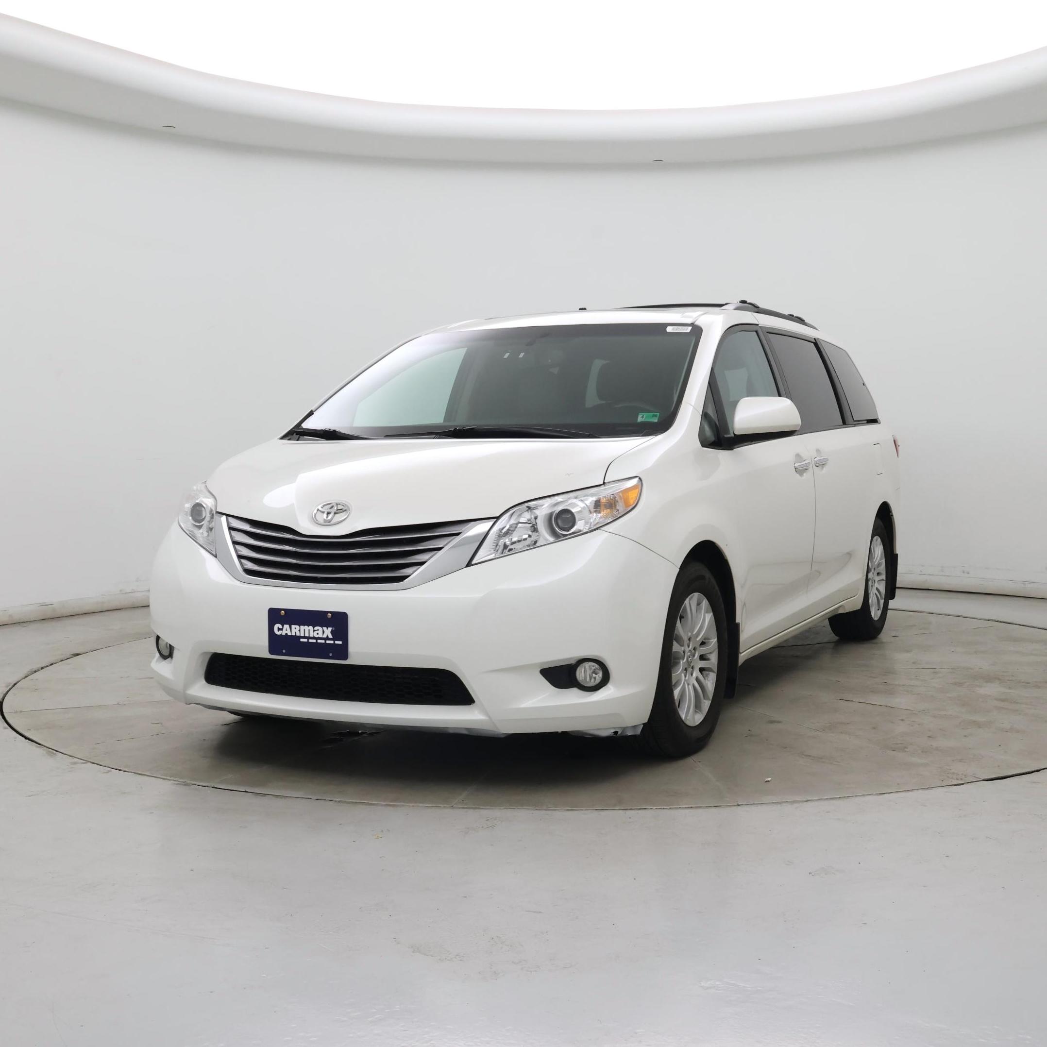 Thumbnail: 2017 Toyota Sienna - 4