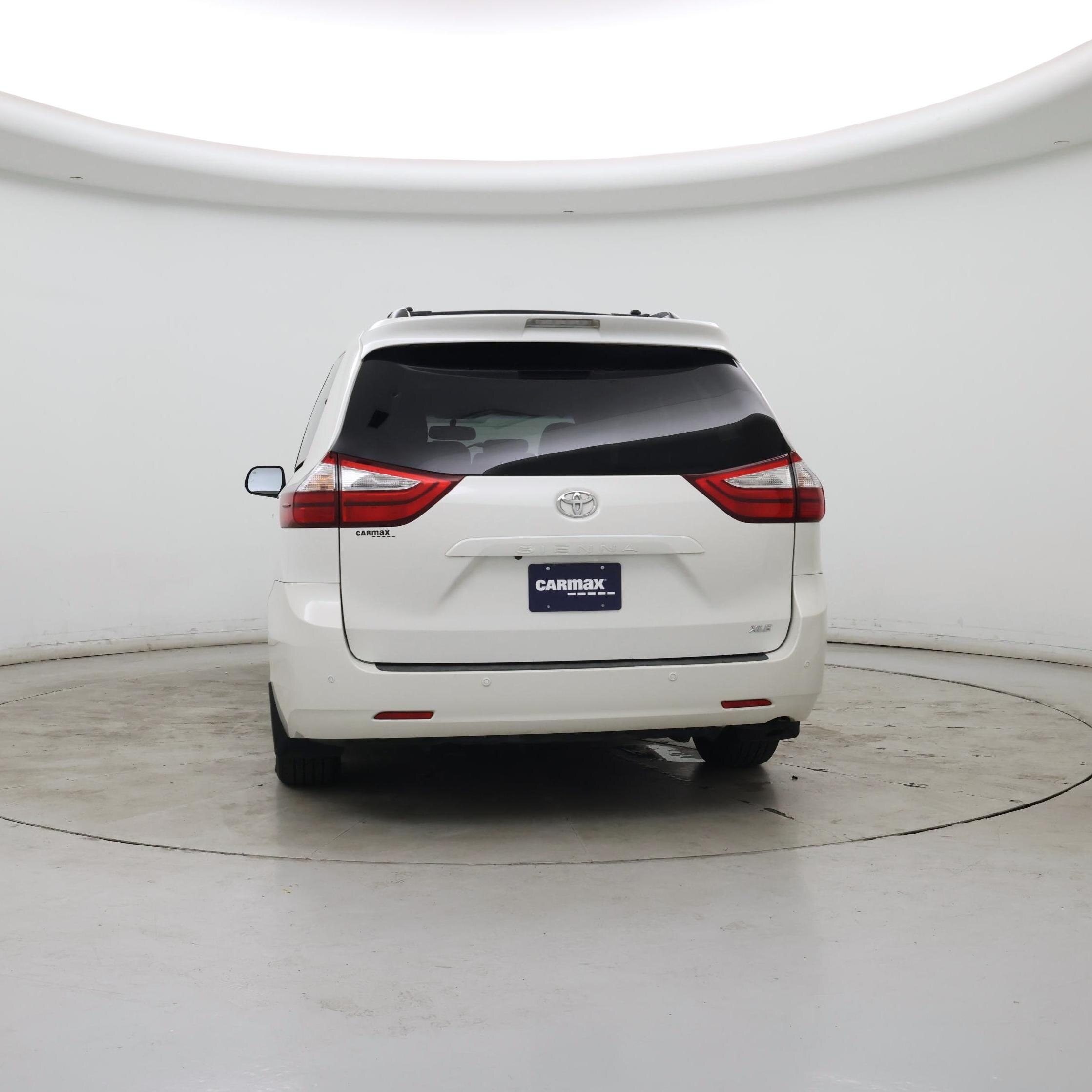 Thumbnail: 2017 Toyota Sienna - 6