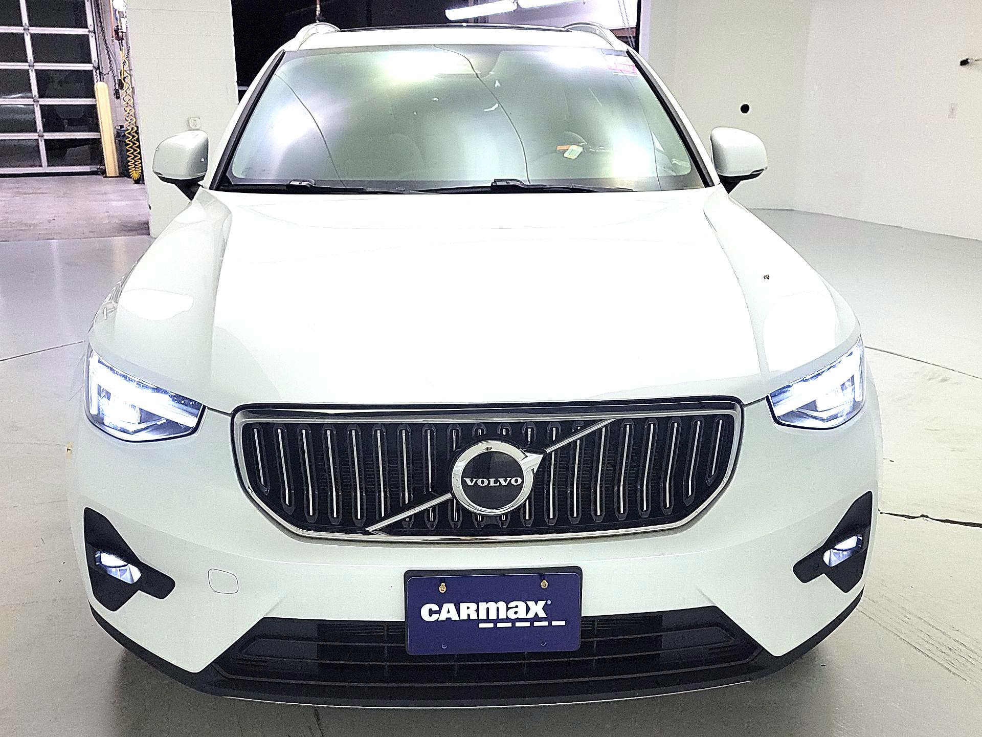 Thumbnail: 2023 Volvo XC40 - 2
