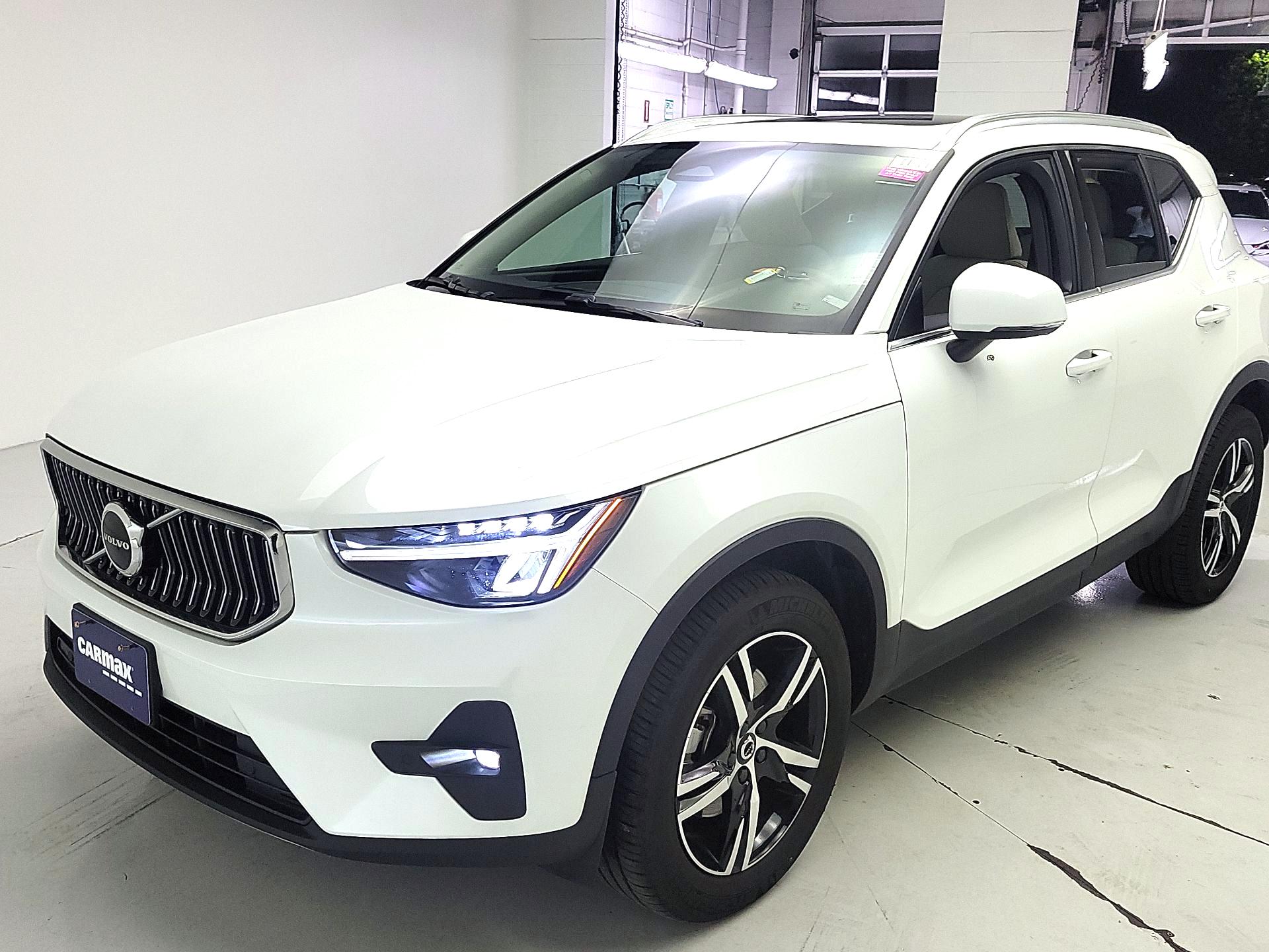 Thumbnail: 2023 Volvo XC40 - 3