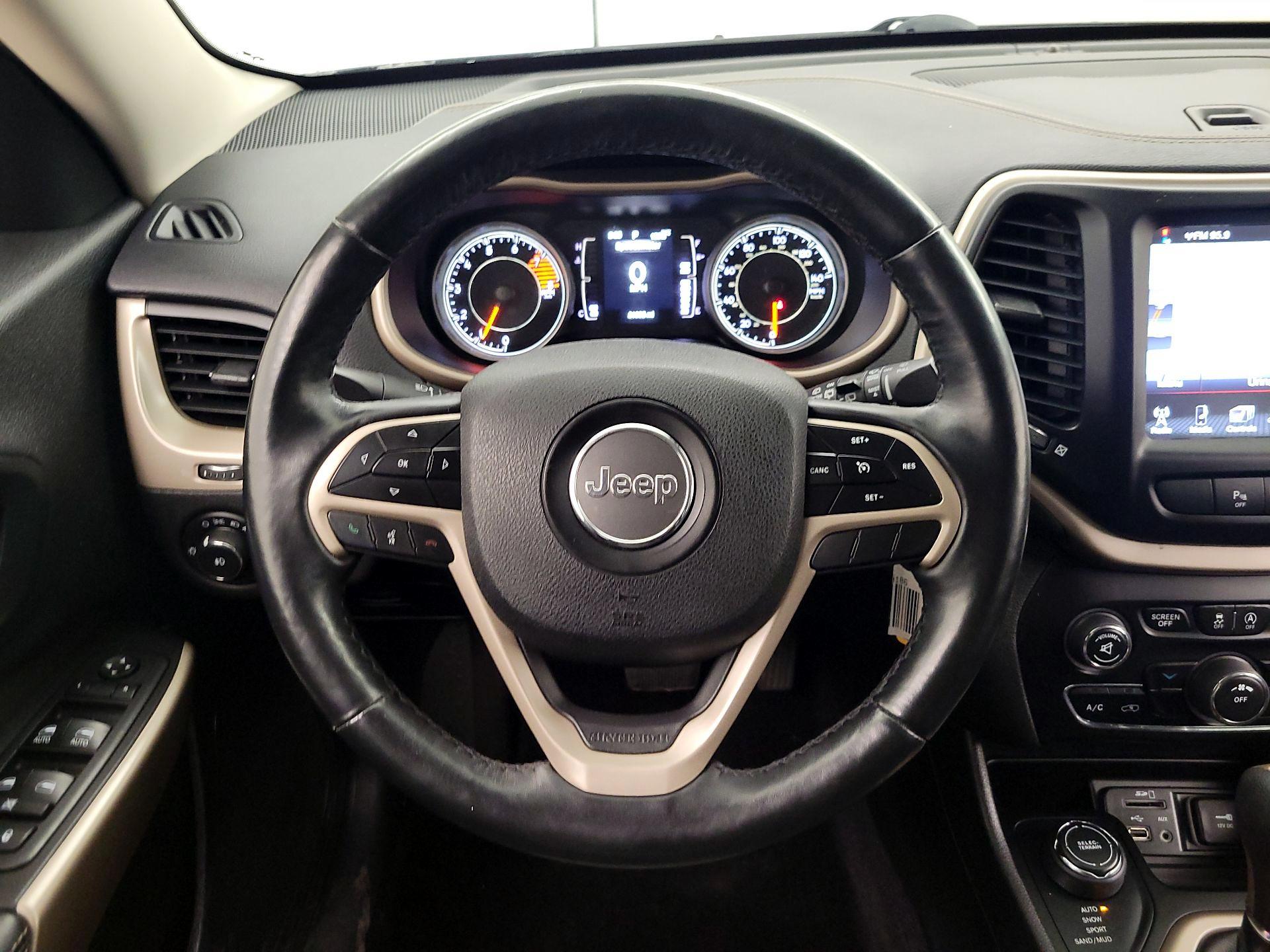 Thumbnail: 2018 Jeep Cherokee - 10