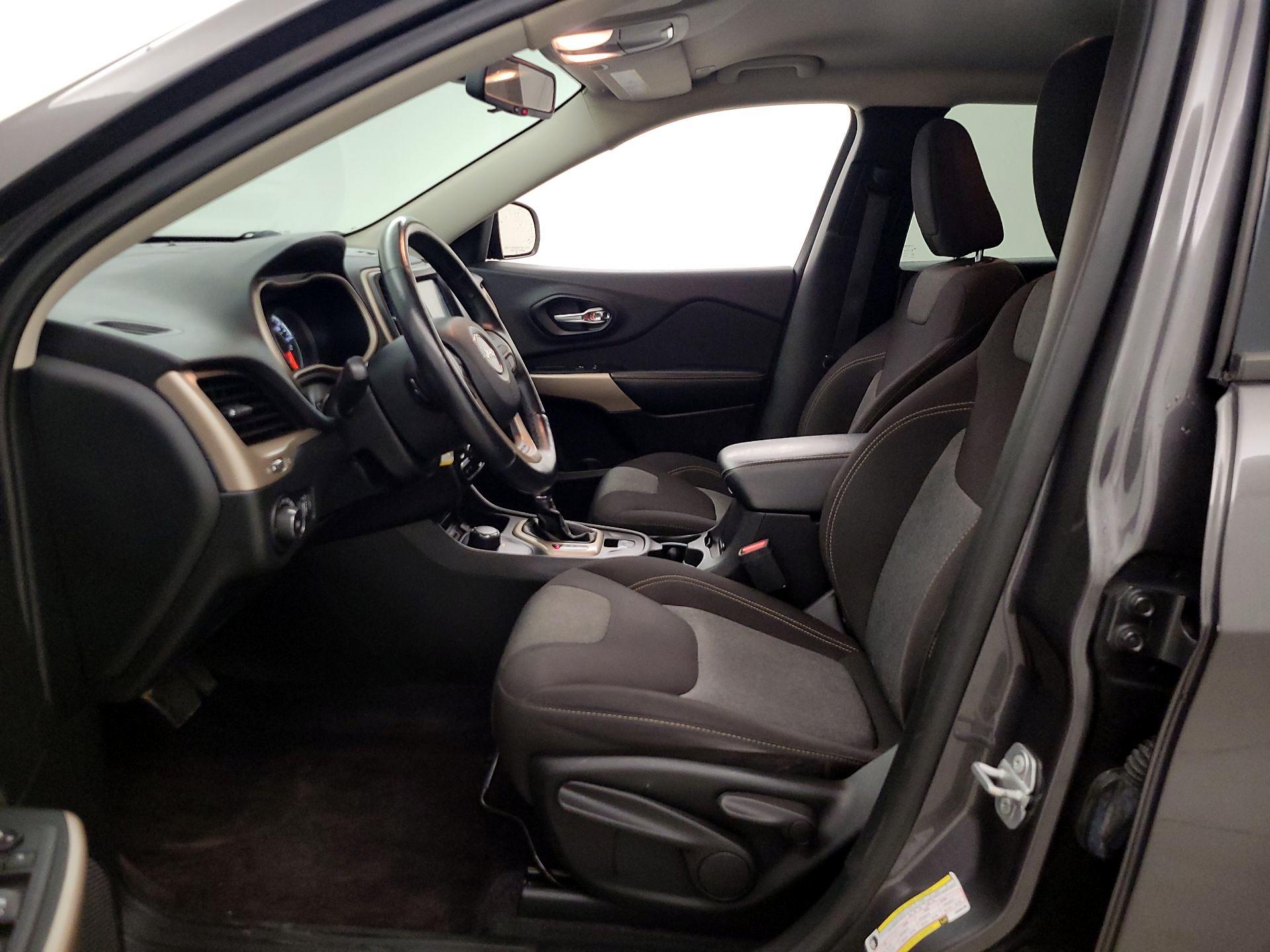 Thumbnail: 2018 Jeep Cherokee - 11