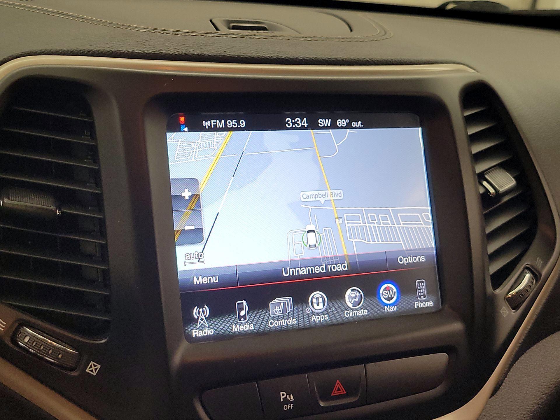 Thumbnail: 2018 Jeep Cherokee - 14