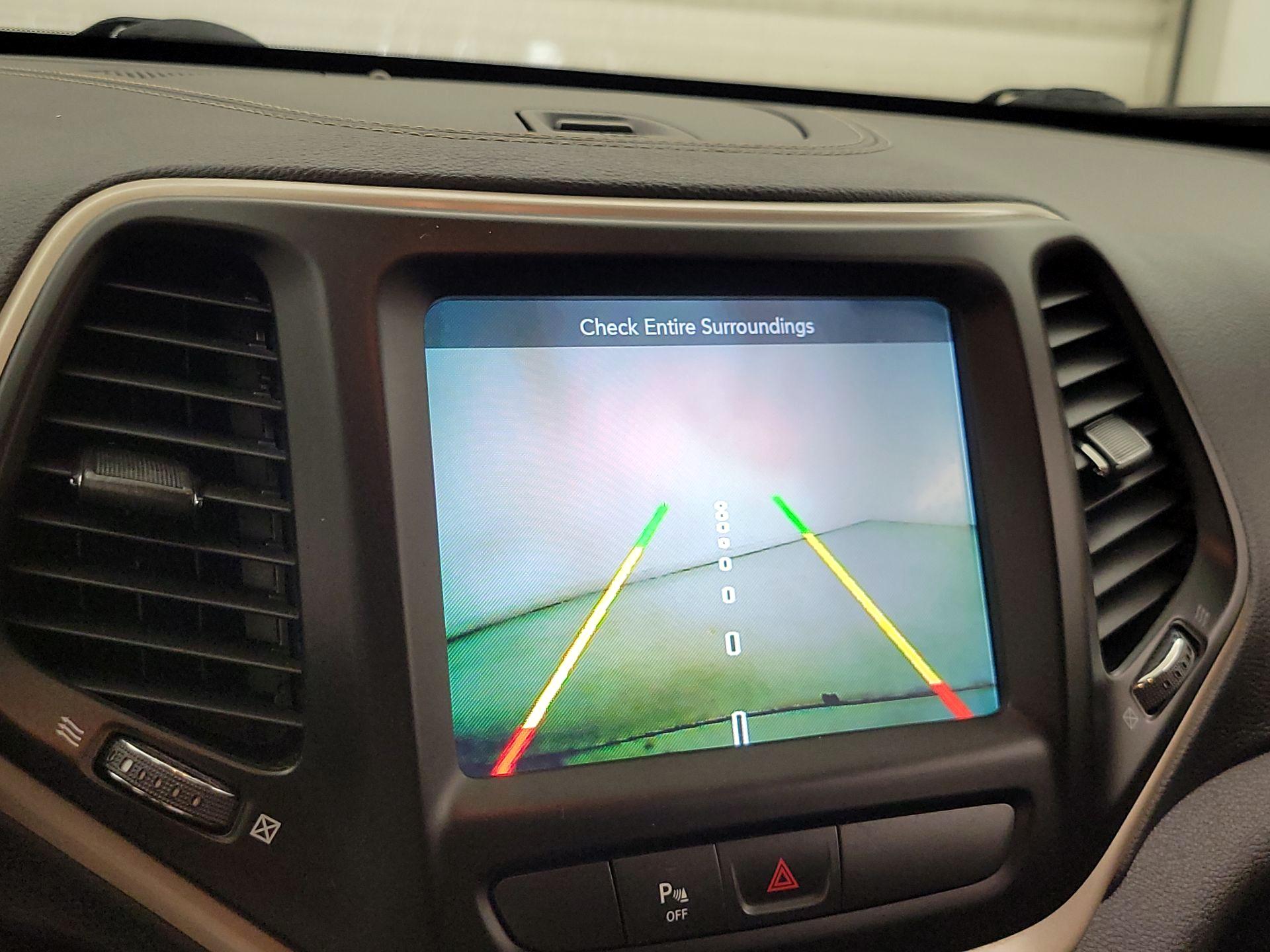 Thumbnail: 2018 Jeep Cherokee - 15