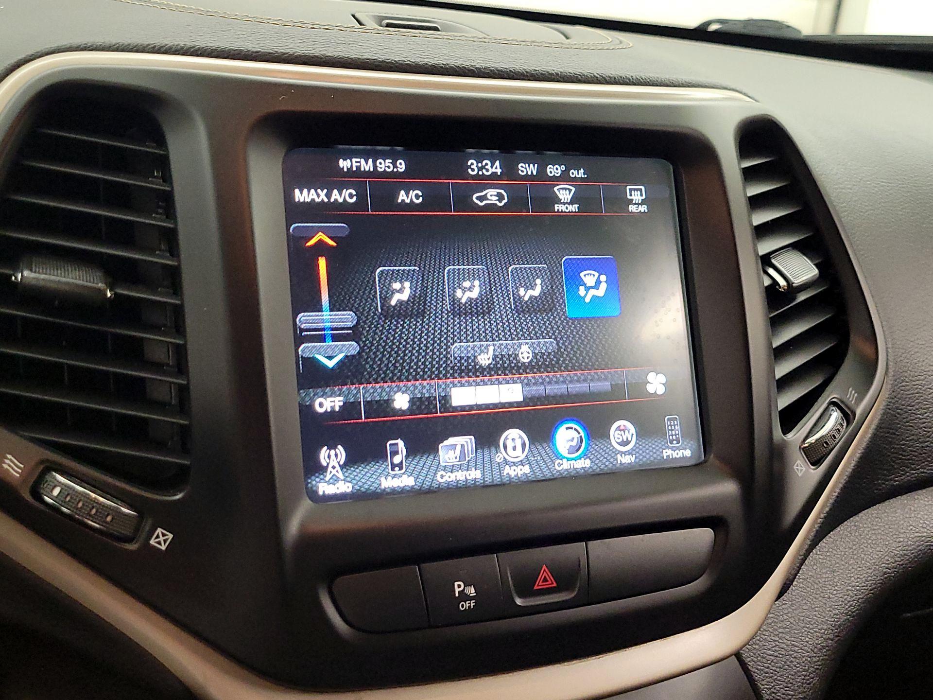 Thumbnail: 2018 Jeep Cherokee - 17