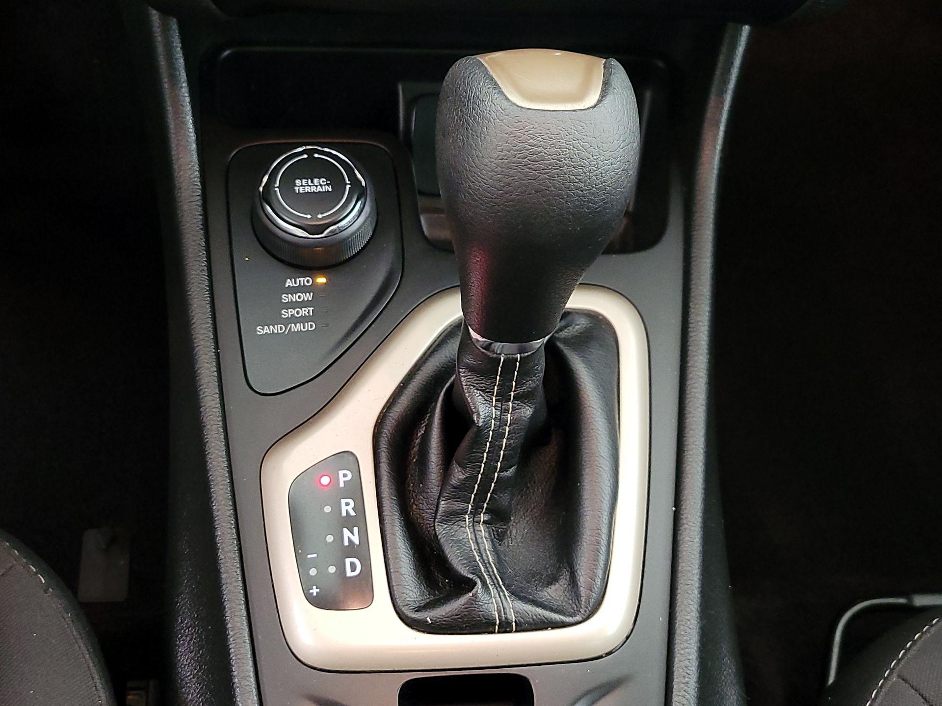 Thumbnail: 2018 Jeep Cherokee - 18