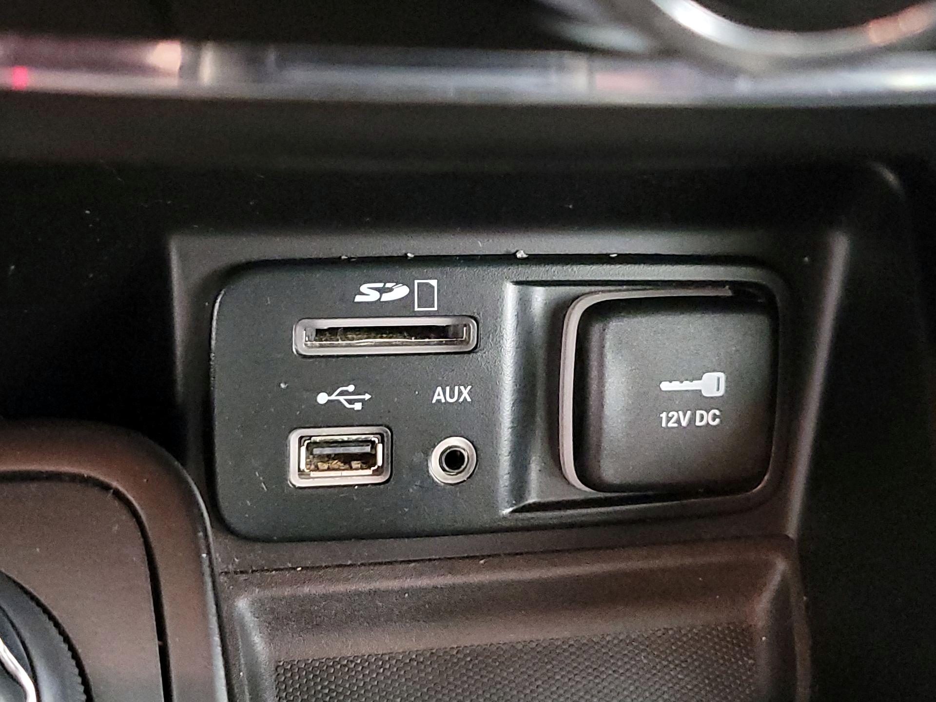 Thumbnail: 2018 Jeep Cherokee - 19