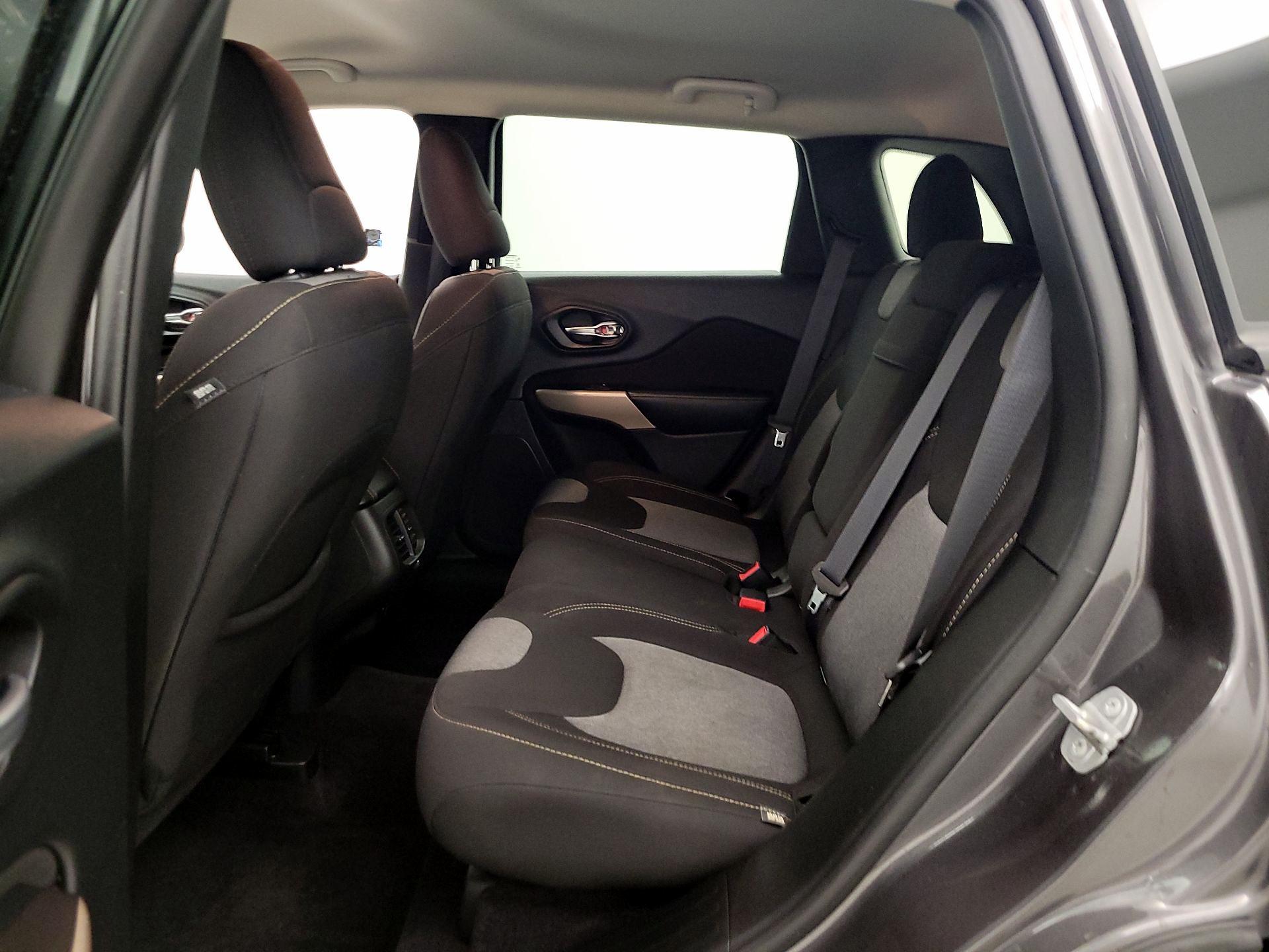 Thumbnail: 2018 Jeep Cherokee - 20