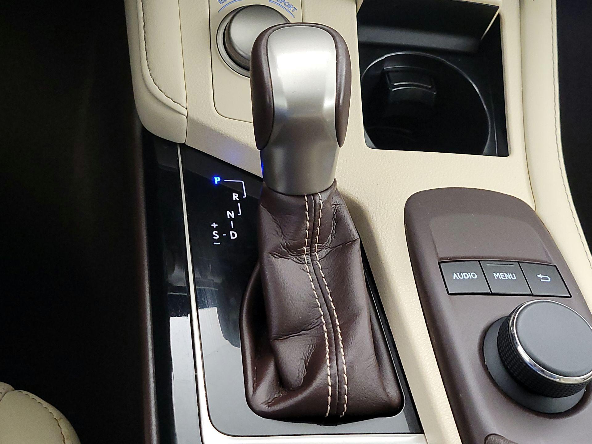 Thumbnail: 2018 Lexus ES - 17