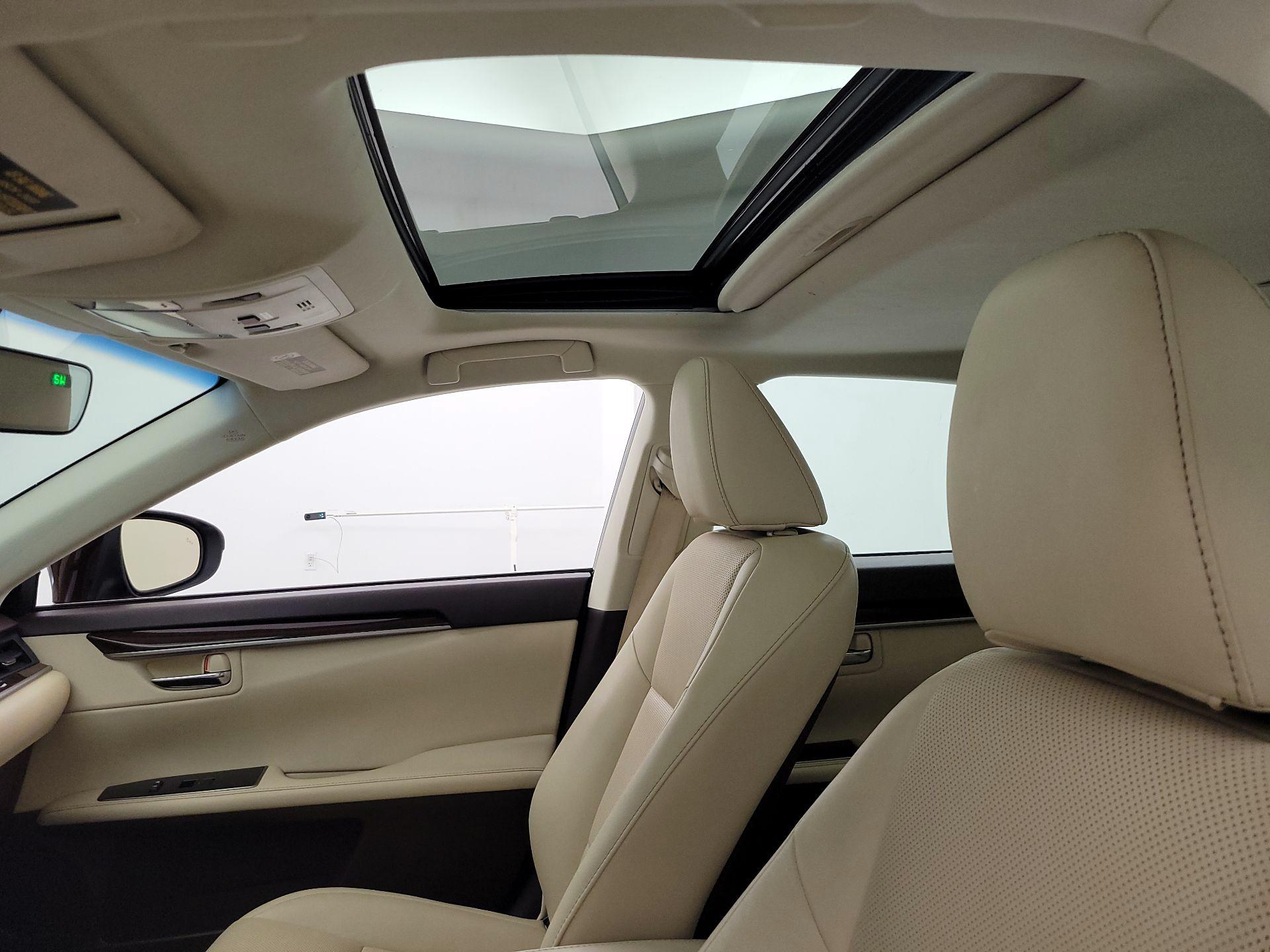 Thumbnail: 2018 Lexus ES - 19