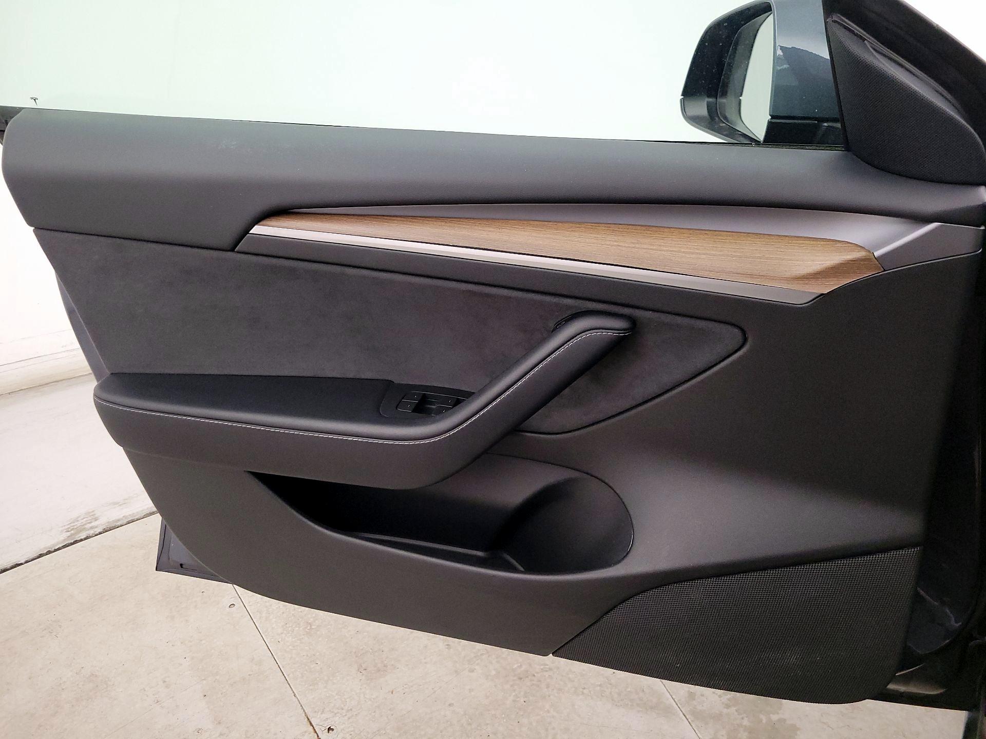 Thumbnail: 2022 Tesla Model 3 - 12