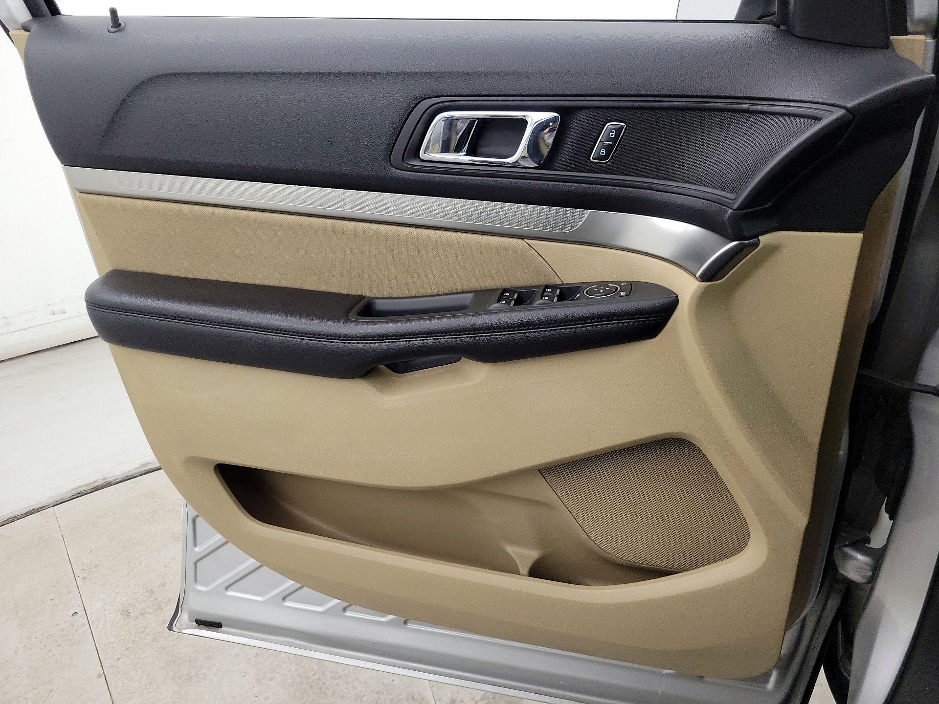 Thumbnail: 2016 Ford Explorer - 12