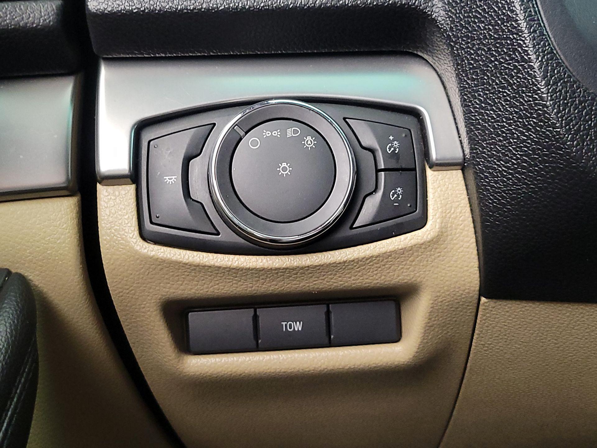Thumbnail: 2016 Ford Explorer - 13