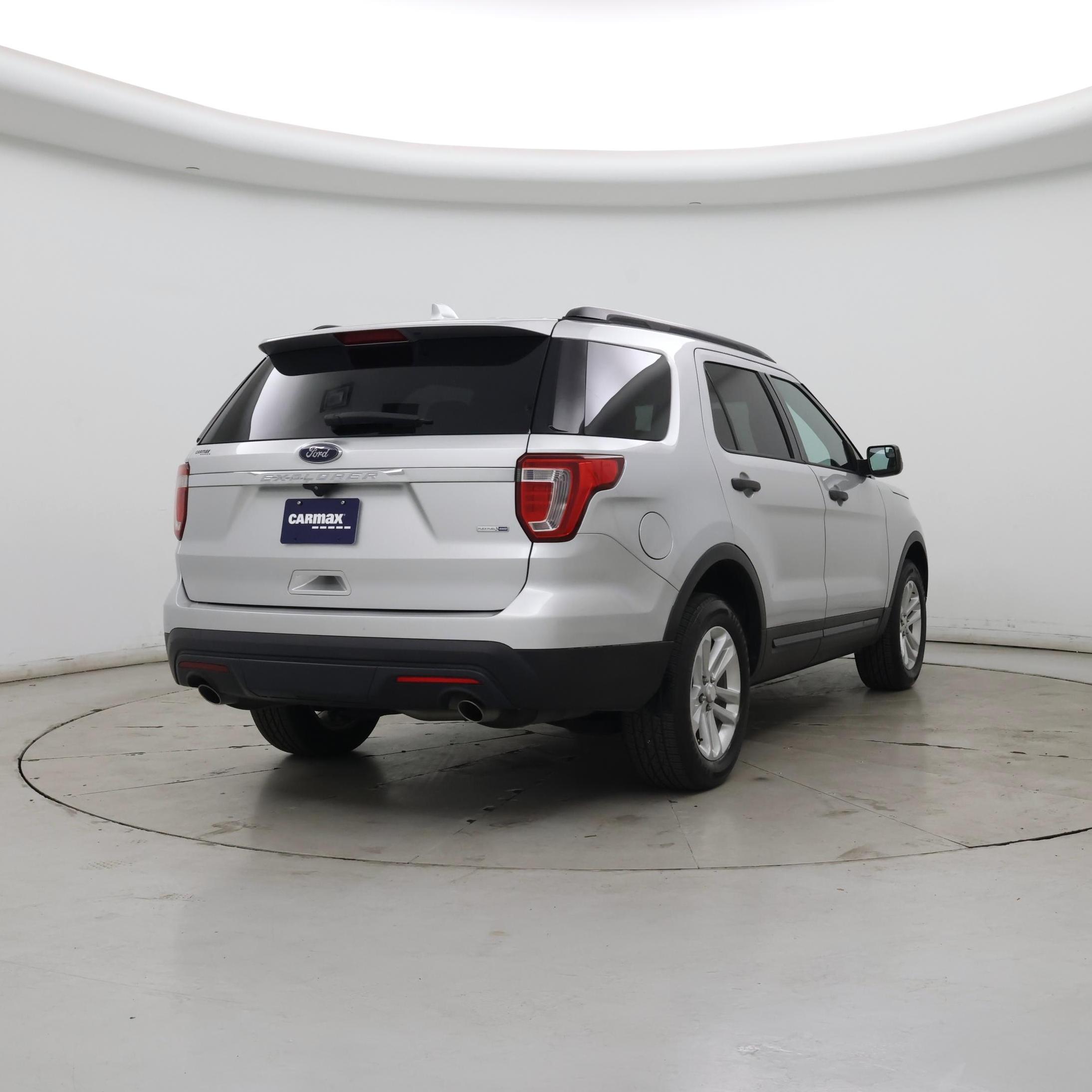 Thumbnail: 2016 Ford Explorer - 8