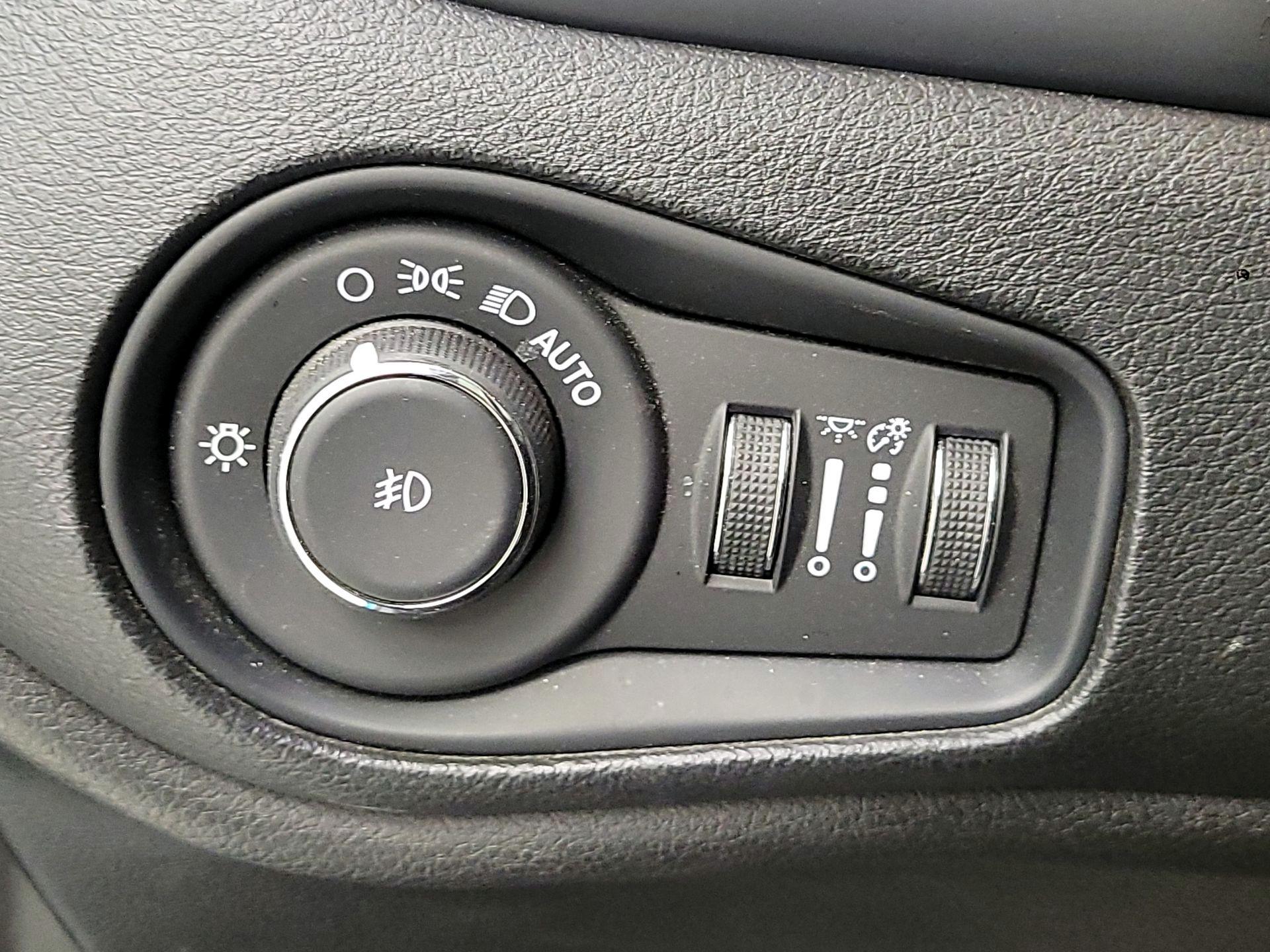 Thumbnail: 2021 Jeep Renegade - 13