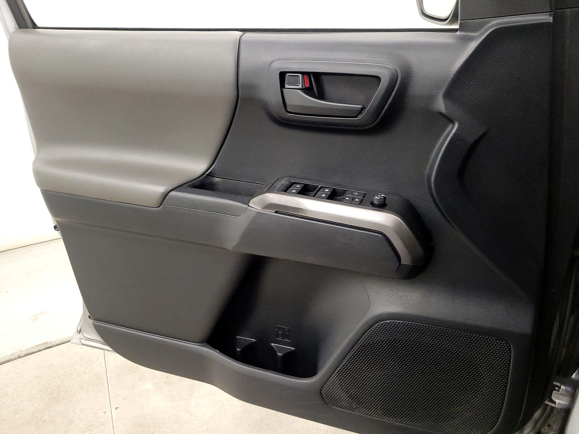 Thumbnail: 2019 Toyota Tacoma - 12
