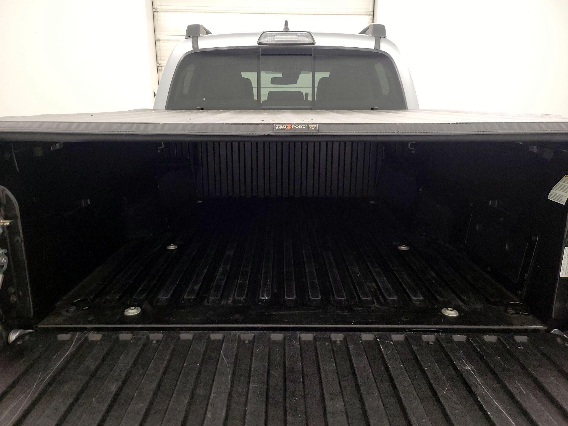 Thumbnail: 2019 Toyota Tacoma - 20