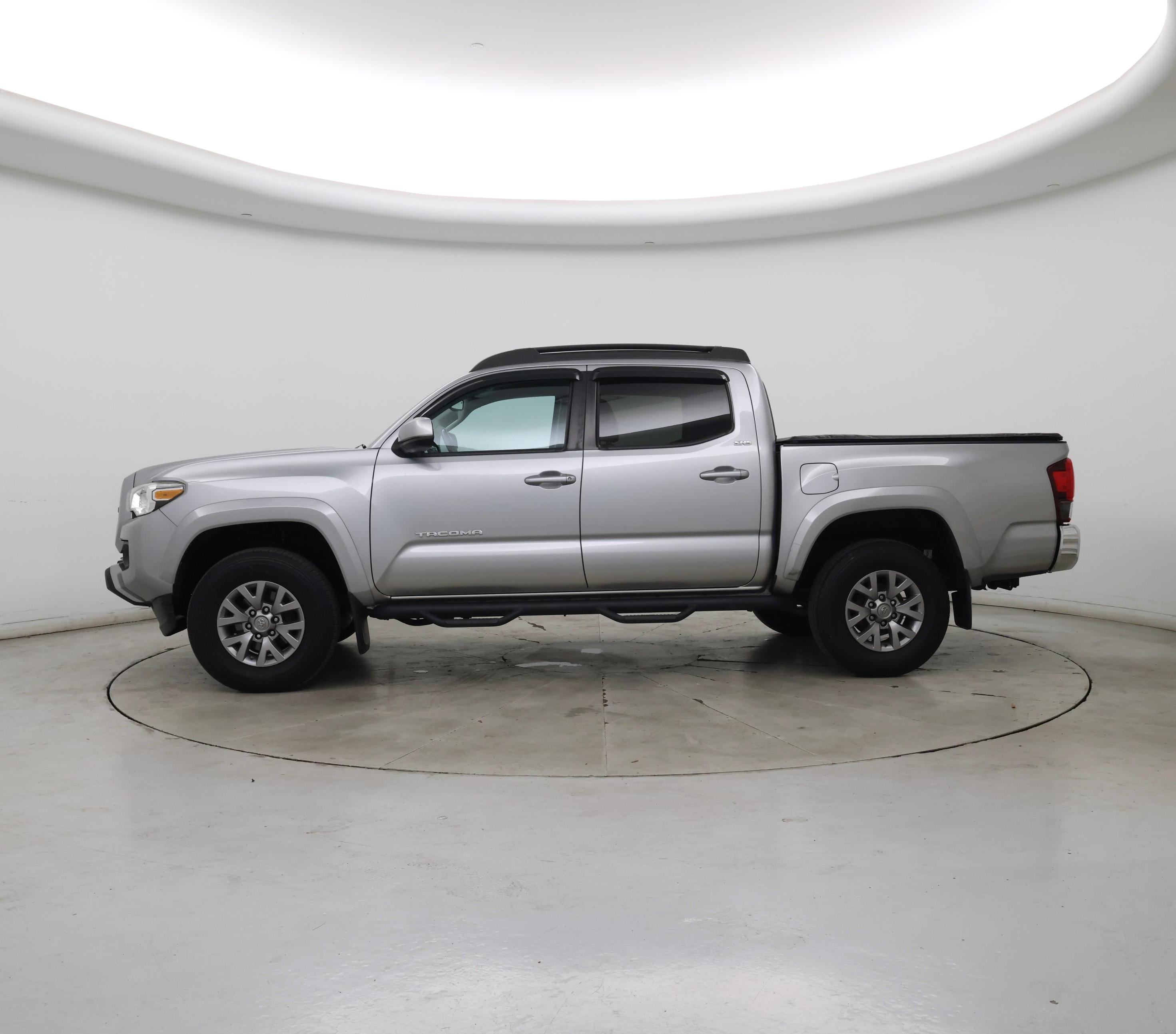 Thumbnail: 2019 Toyota Tacoma - 3
