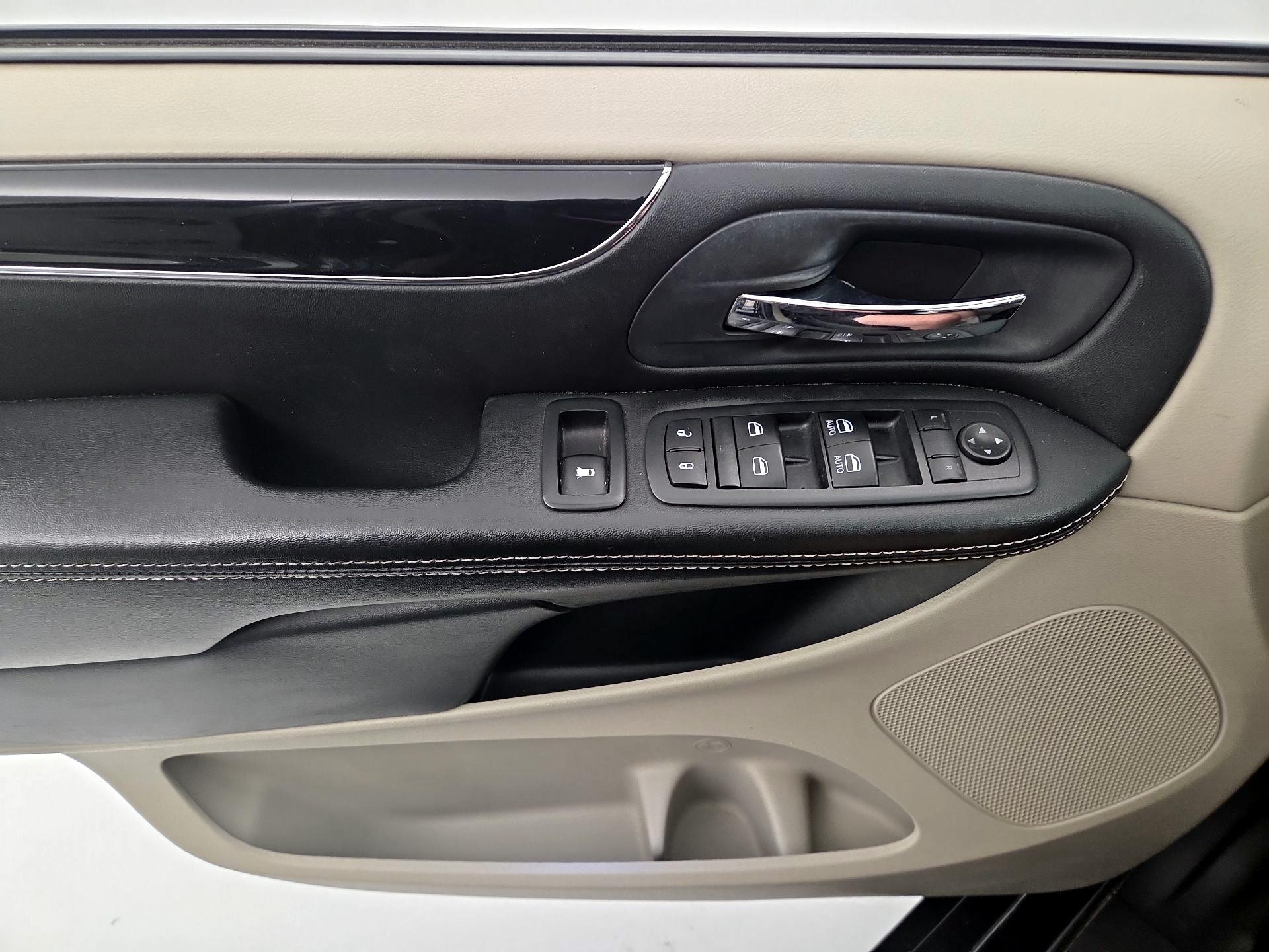 Thumbnail: 2017 Dodge Grand Caravan - 12