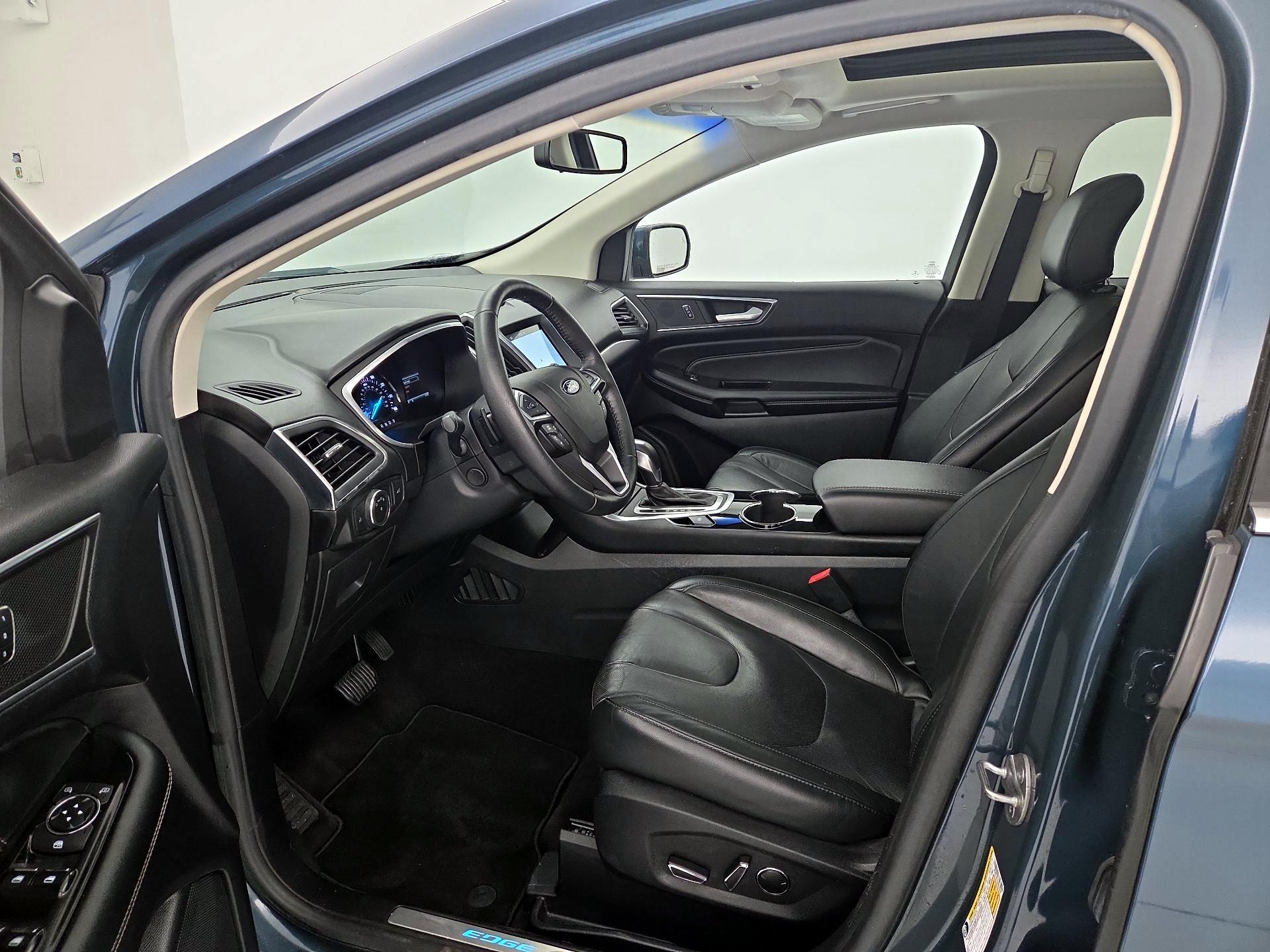 Thumbnail: 2016 Ford Edge - 11