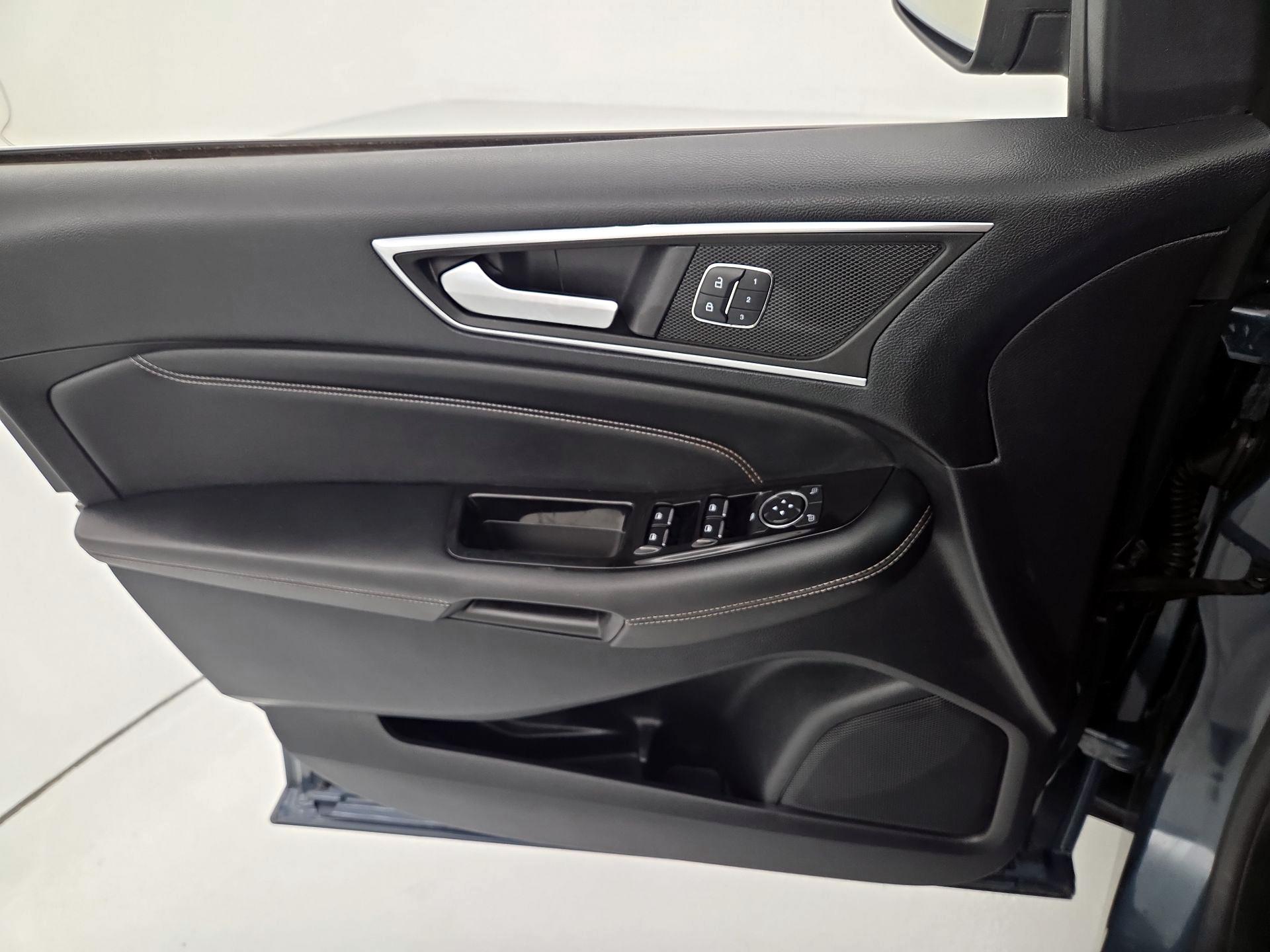 Thumbnail: 2016 Ford Edge - 12