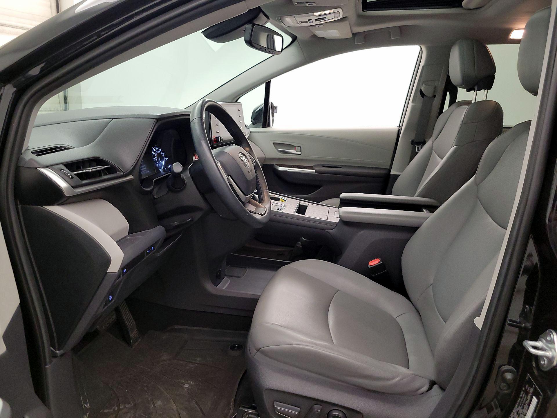 Thumbnail: 2021 Toyota Sienna - 11
