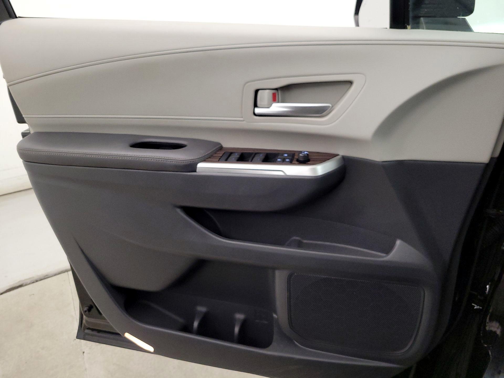 Thumbnail: 2021 Toyota Sienna - 12