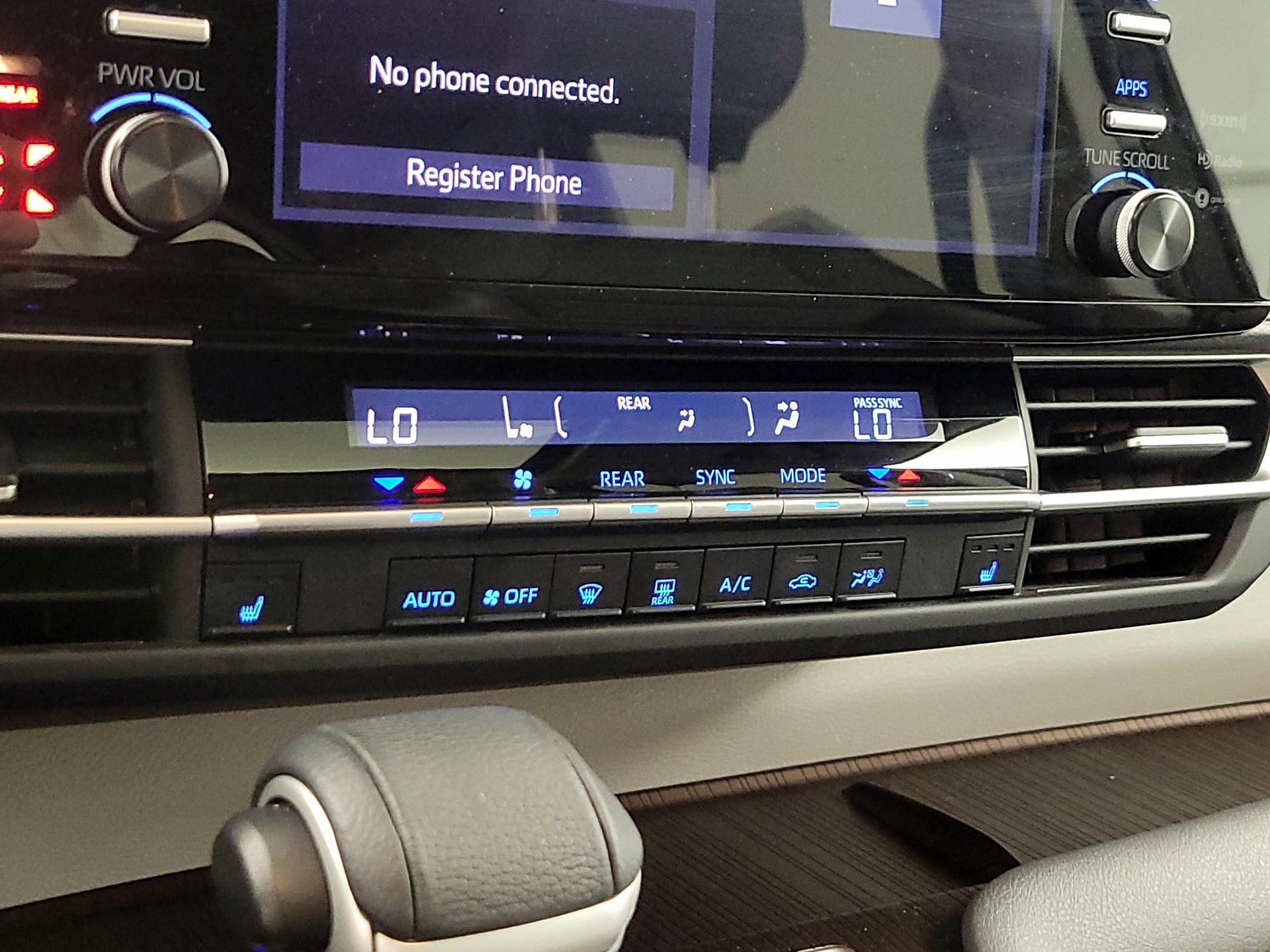 Thumbnail: 2021 Toyota Sienna - 16
