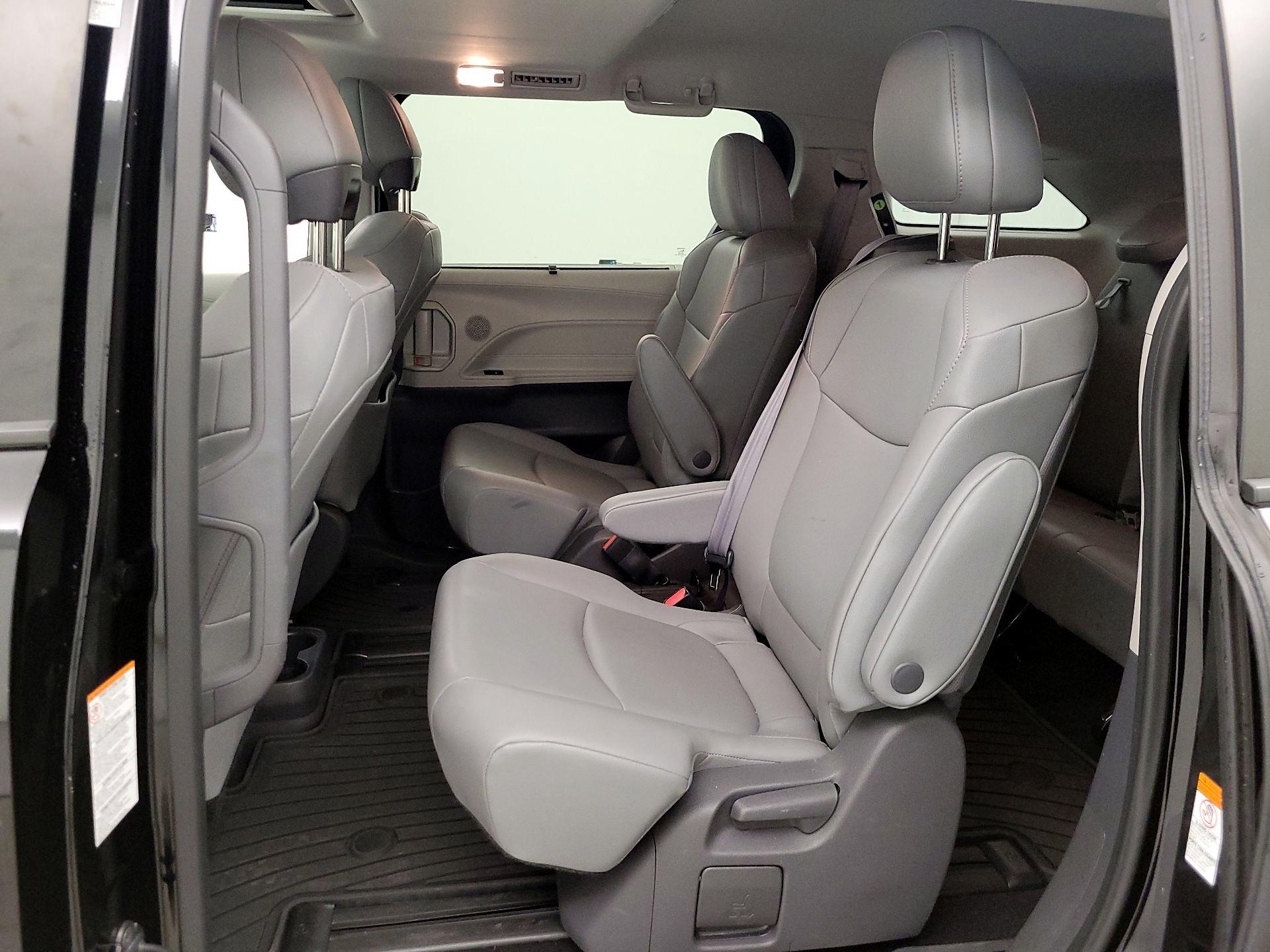 Thumbnail: 2021 Toyota Sienna - 20