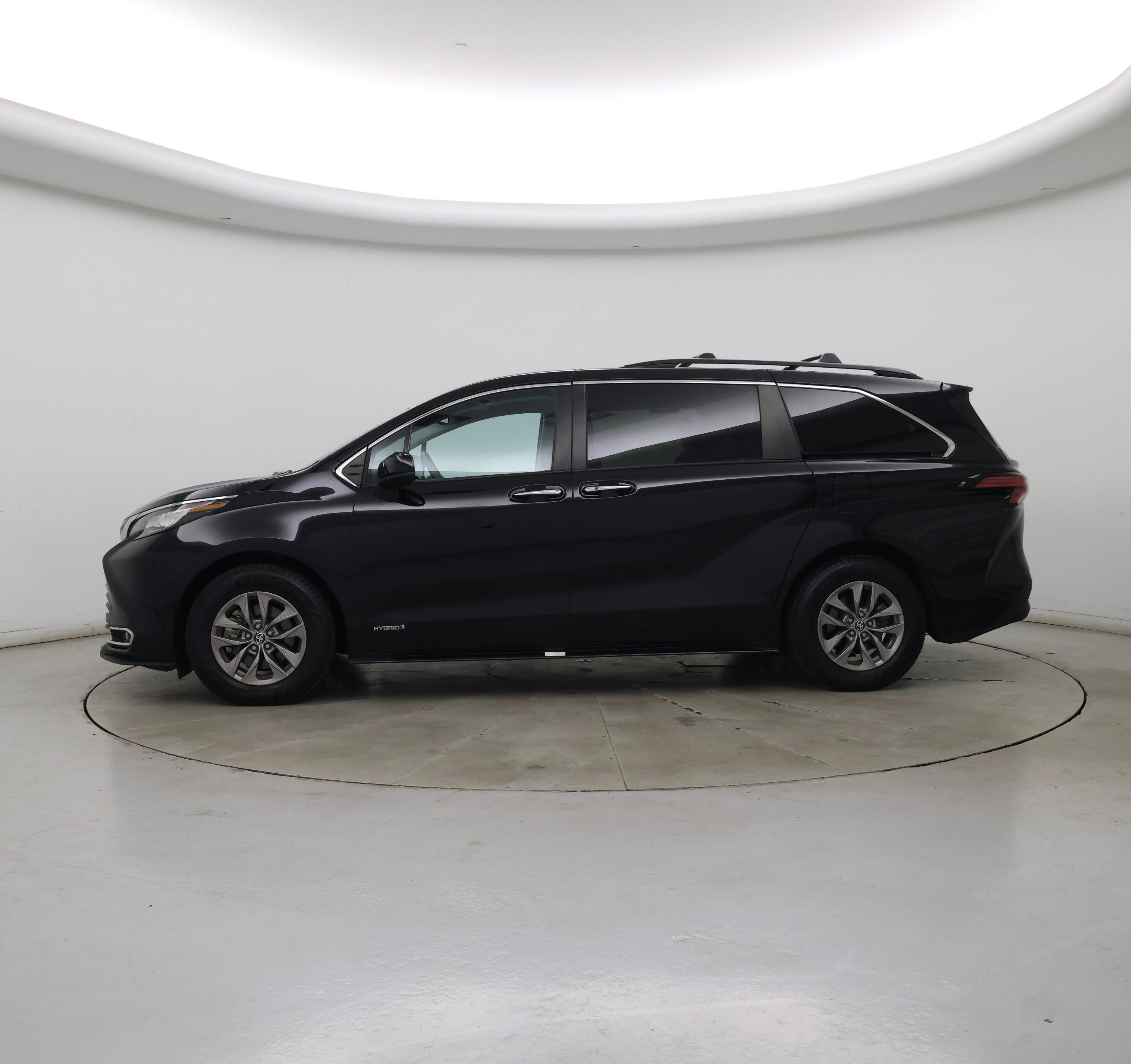Thumbnail: 2021 Toyota Sienna - 3