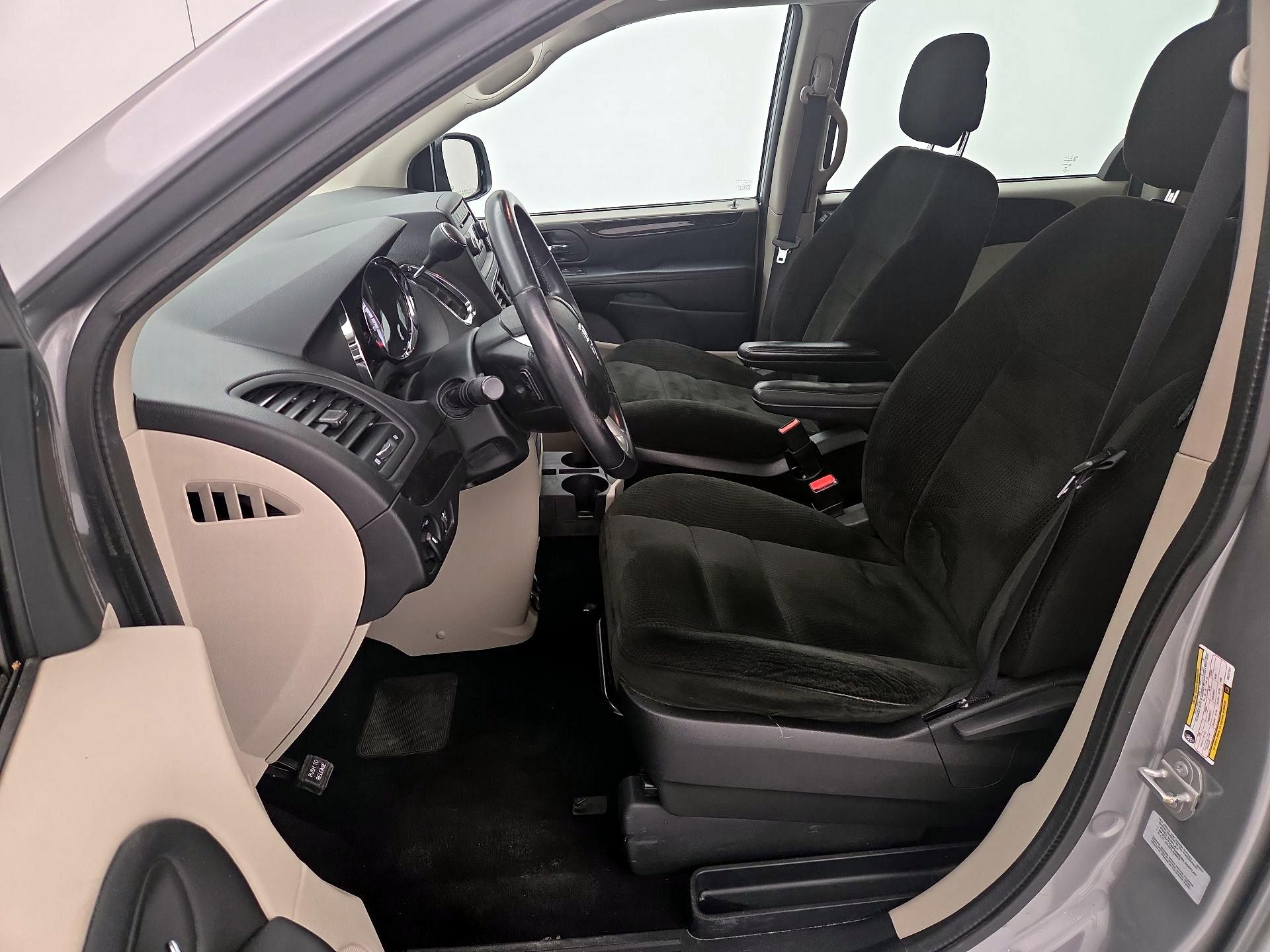 Thumbnail: 2016 Dodge Grand Caravan - 11