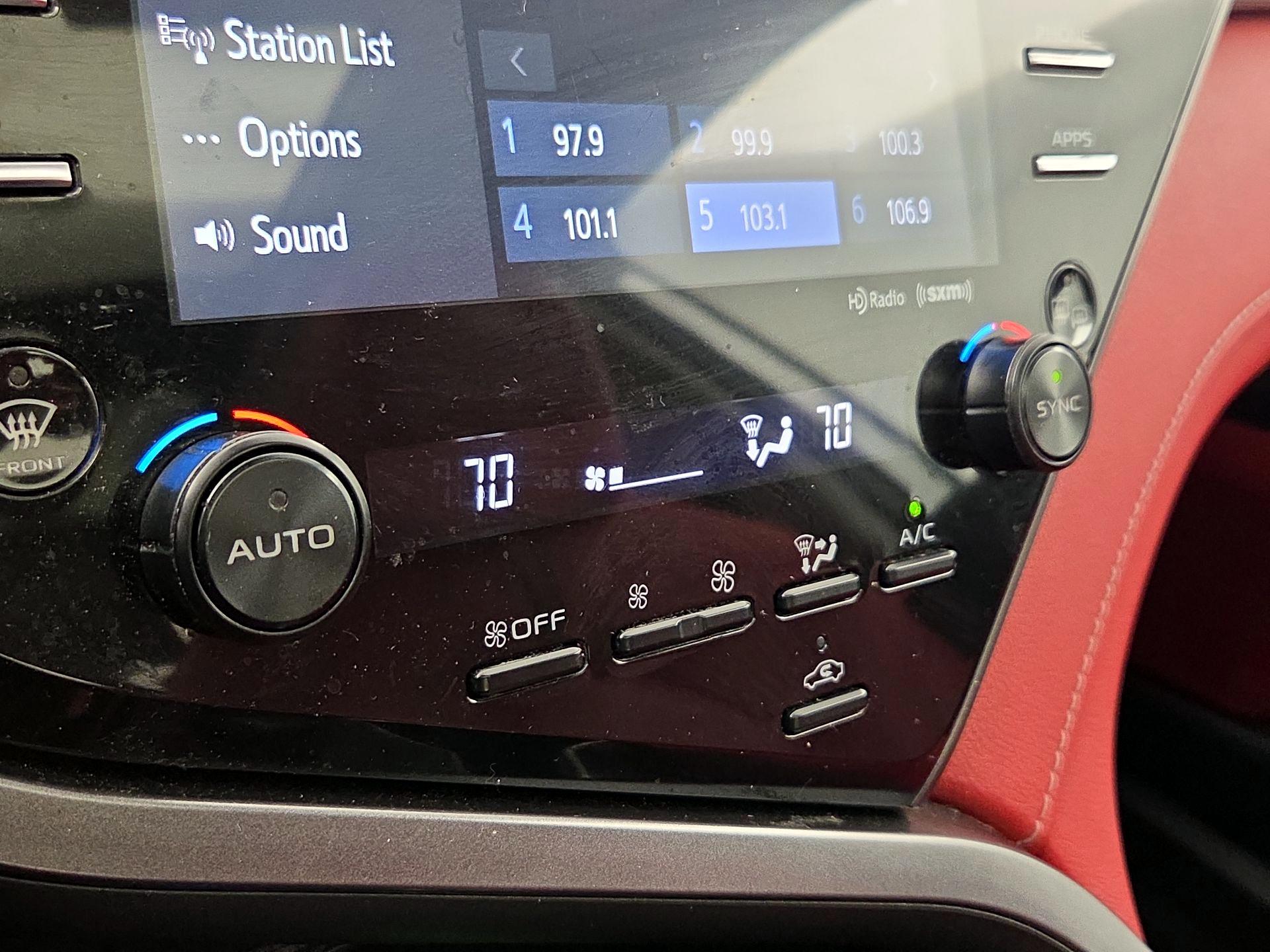Thumbnail: 2019 Toyota Camry - 17