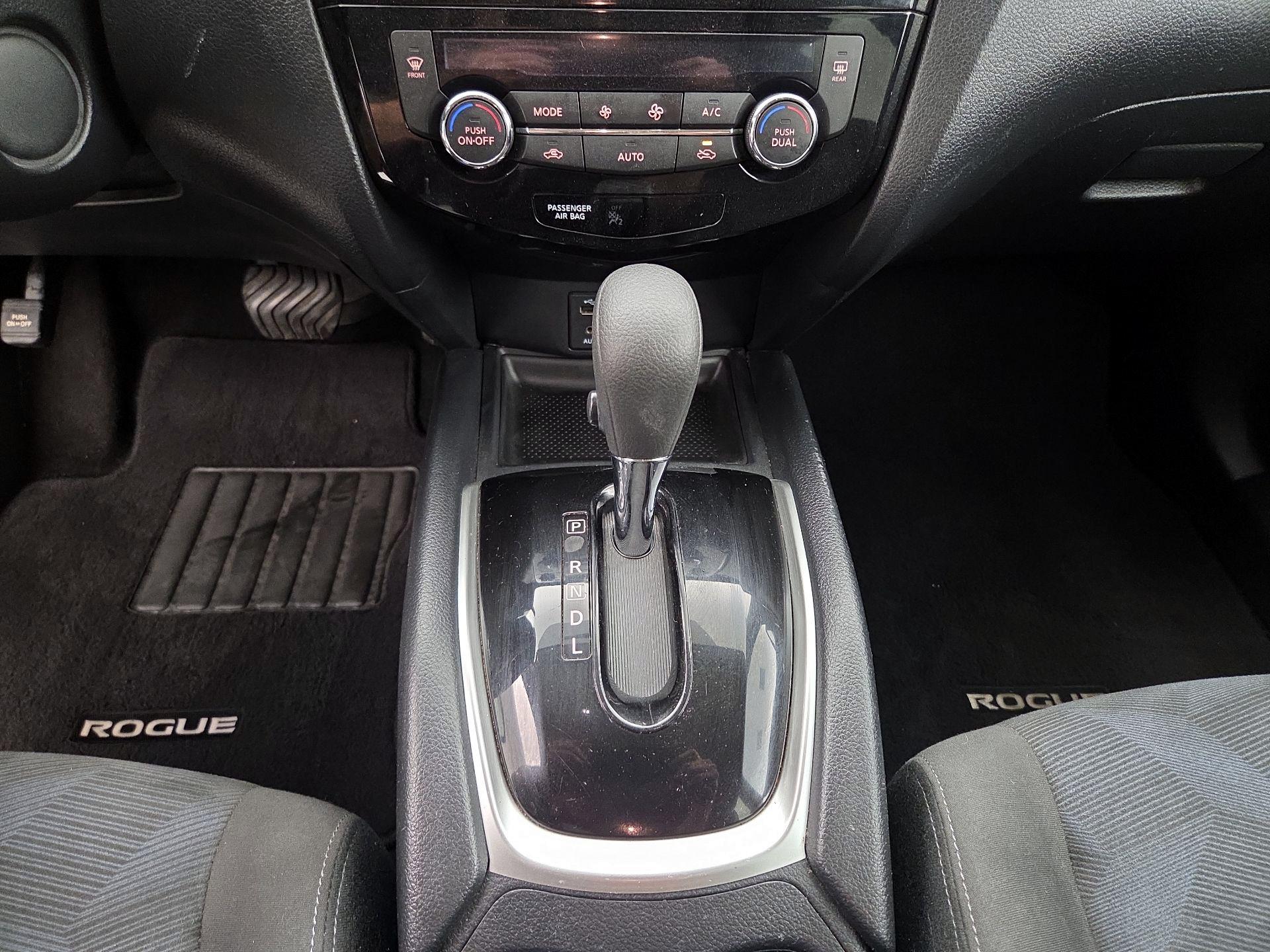 Thumbnail: 2016 Nissan Rogue - 18