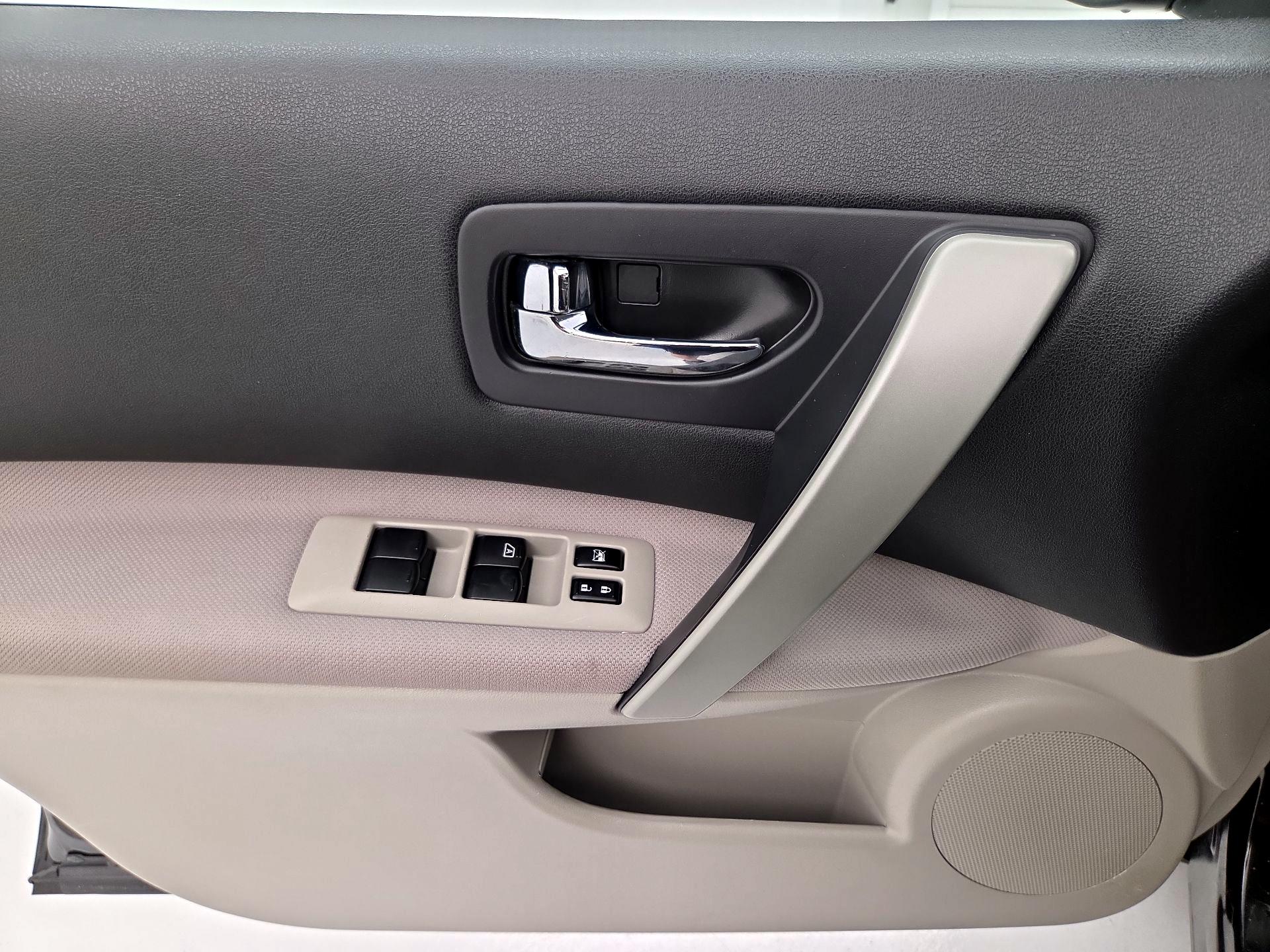 Thumbnail: 2014 Nissan Rogue - 12