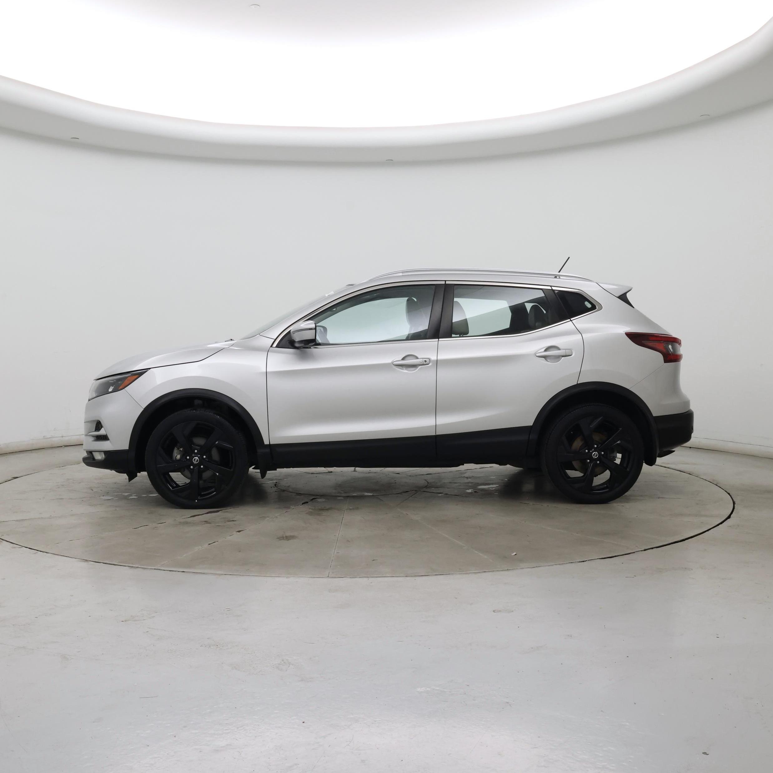Thumbnail: 2022 Nissan Rogue Sport - 3